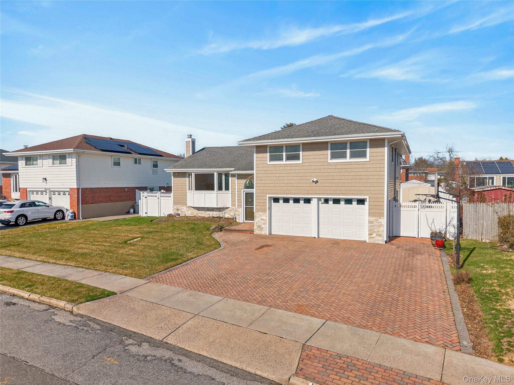 #1 photo, 38 S Oaks Boulevard, Plainview , NY 11803