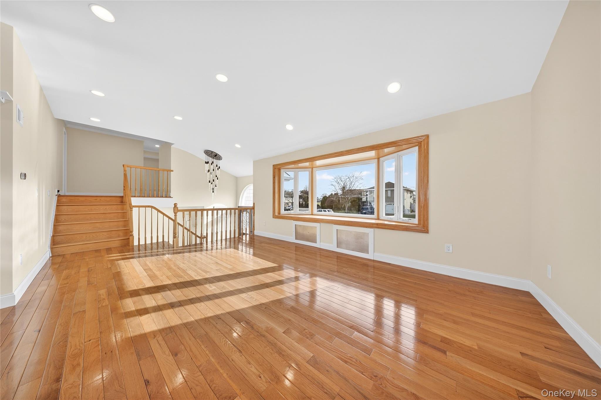 #10 photo, 38 S Oaks Boulevard, Plainview , NY 11803