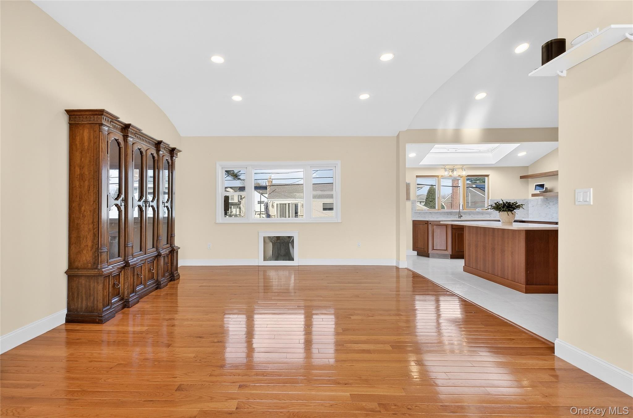 #13 photo, 38 S Oaks Boulevard, Plainview , NY 11803