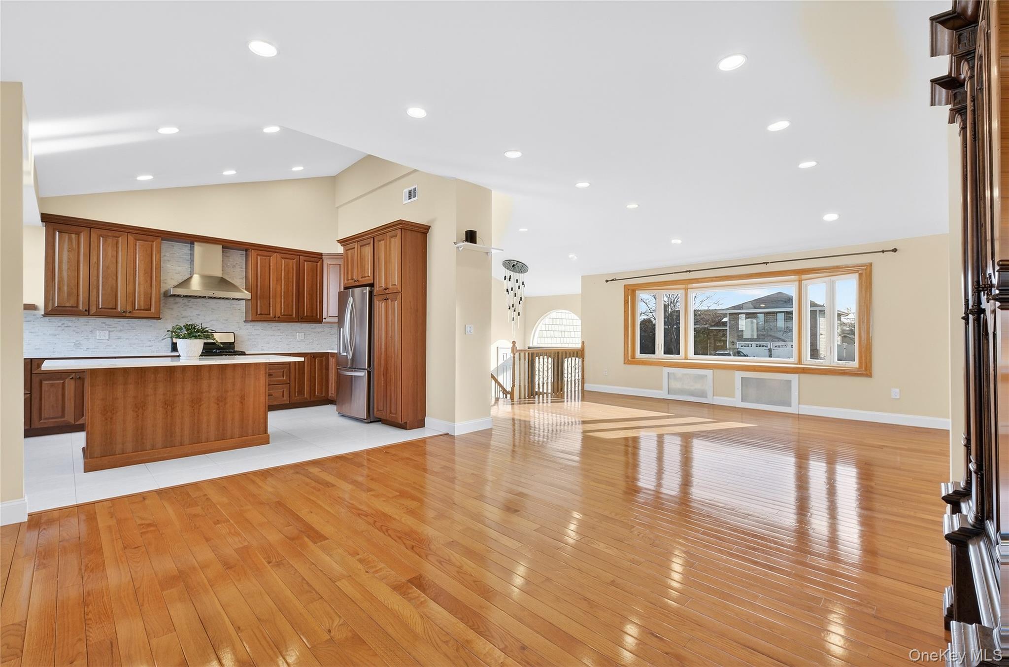 #15 photo, 38 S Oaks Boulevard, Plainview , NY 11803