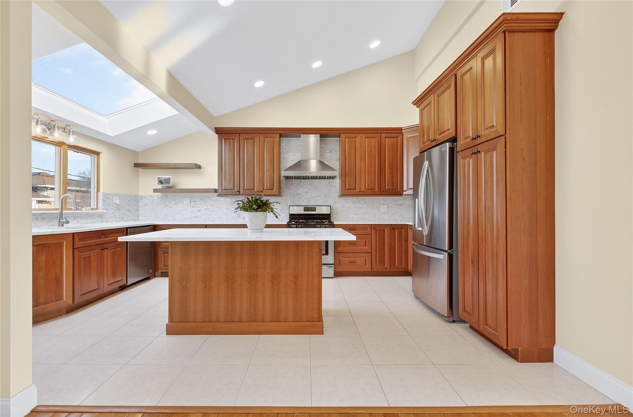 #17 photo, 38 S Oaks Boulevard, Plainview , NY 11803