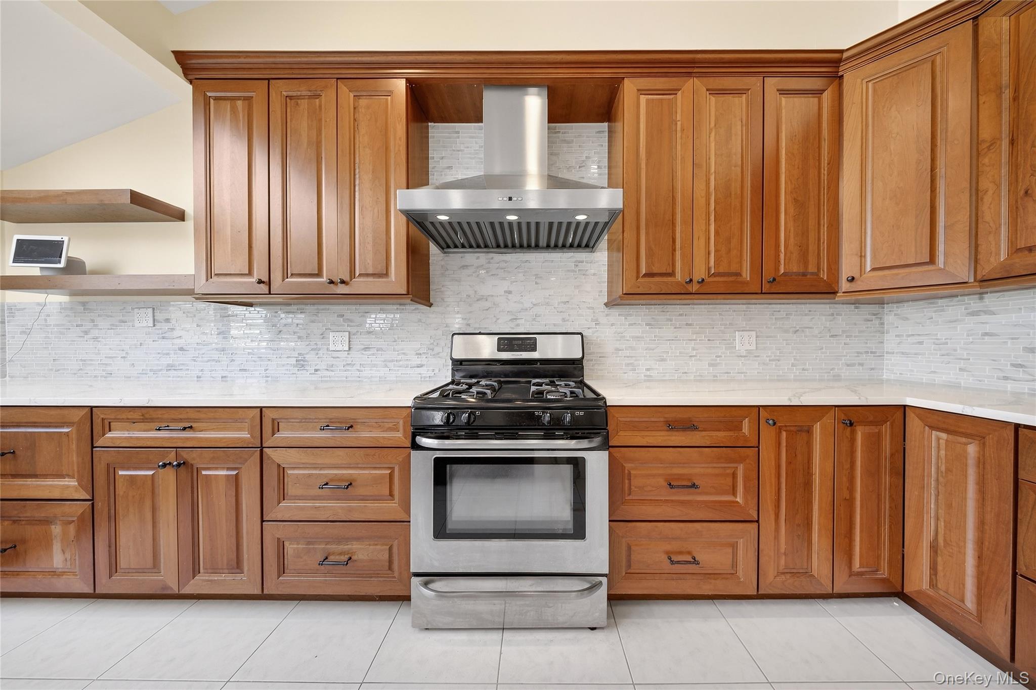 #20 photo, 38 S Oaks Boulevard, Plainview , NY 11803