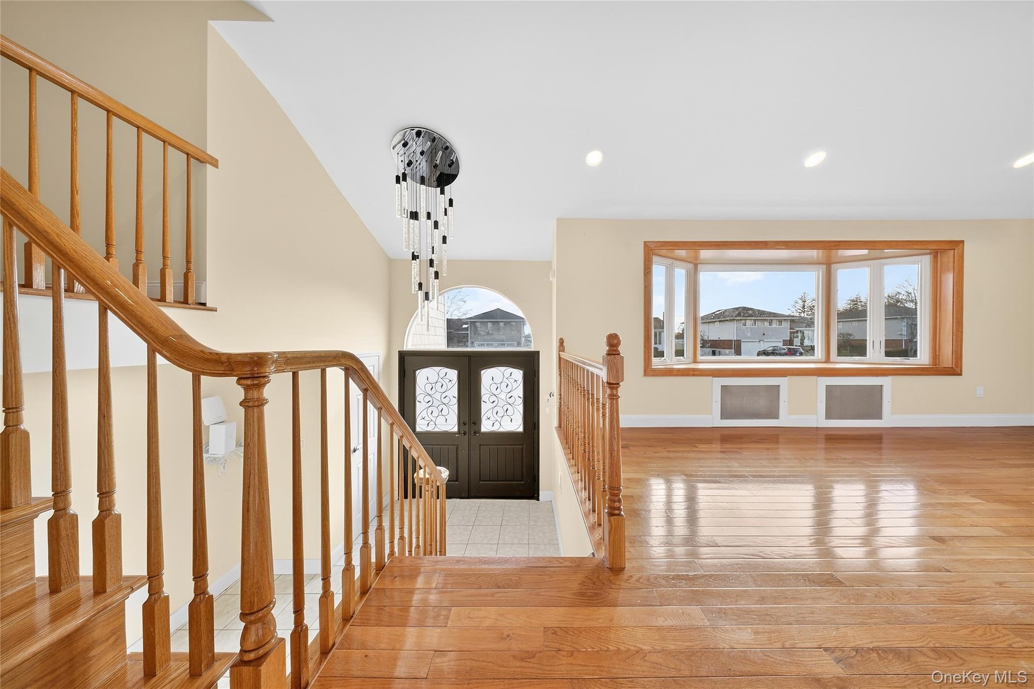 #4 photo, 38 S Oaks Boulevard, Plainview , NY 11803