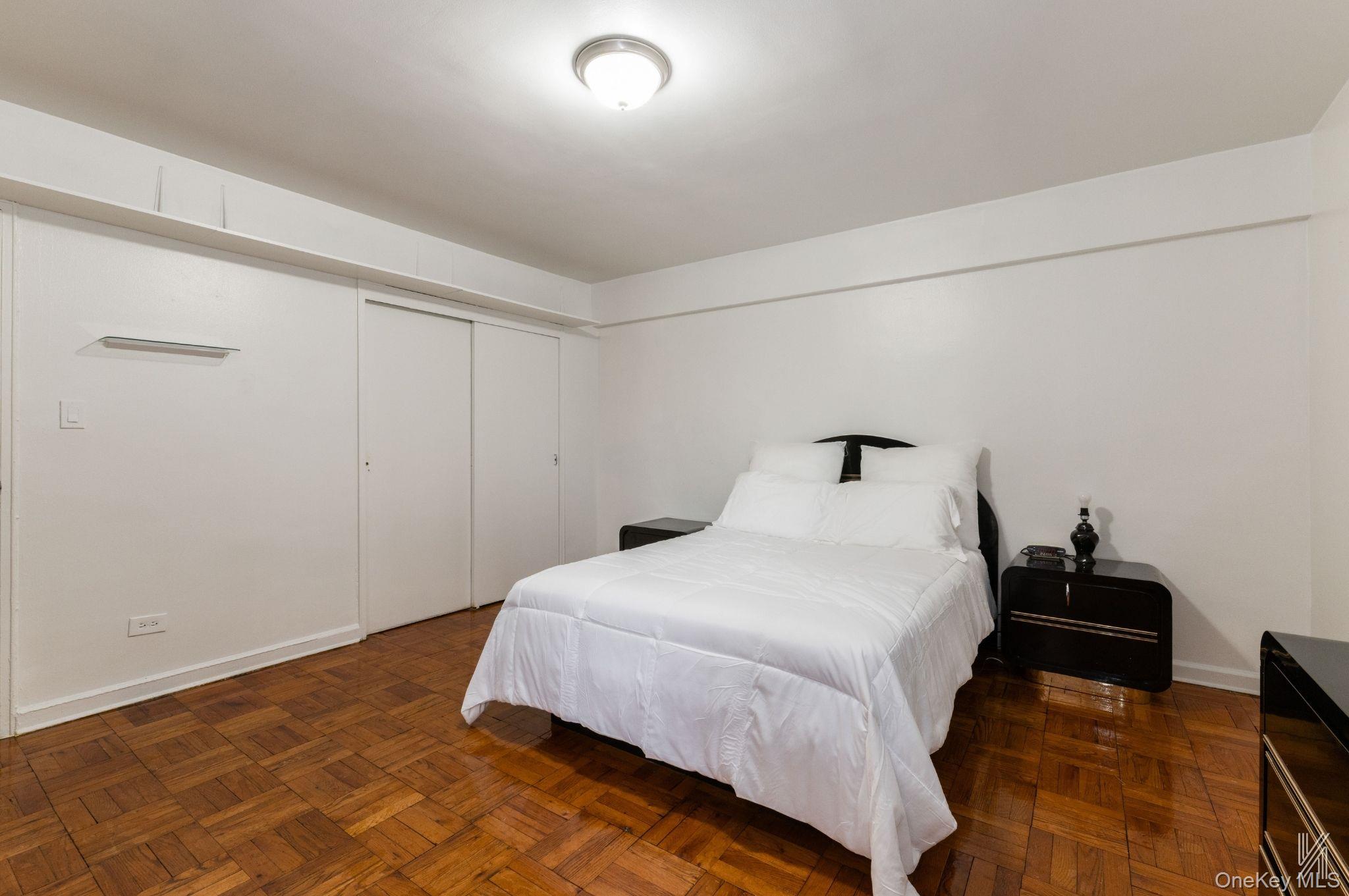 #13 photo, 33-24 Junction Boulevard, कुईंस Jackson Heights , NY 11372