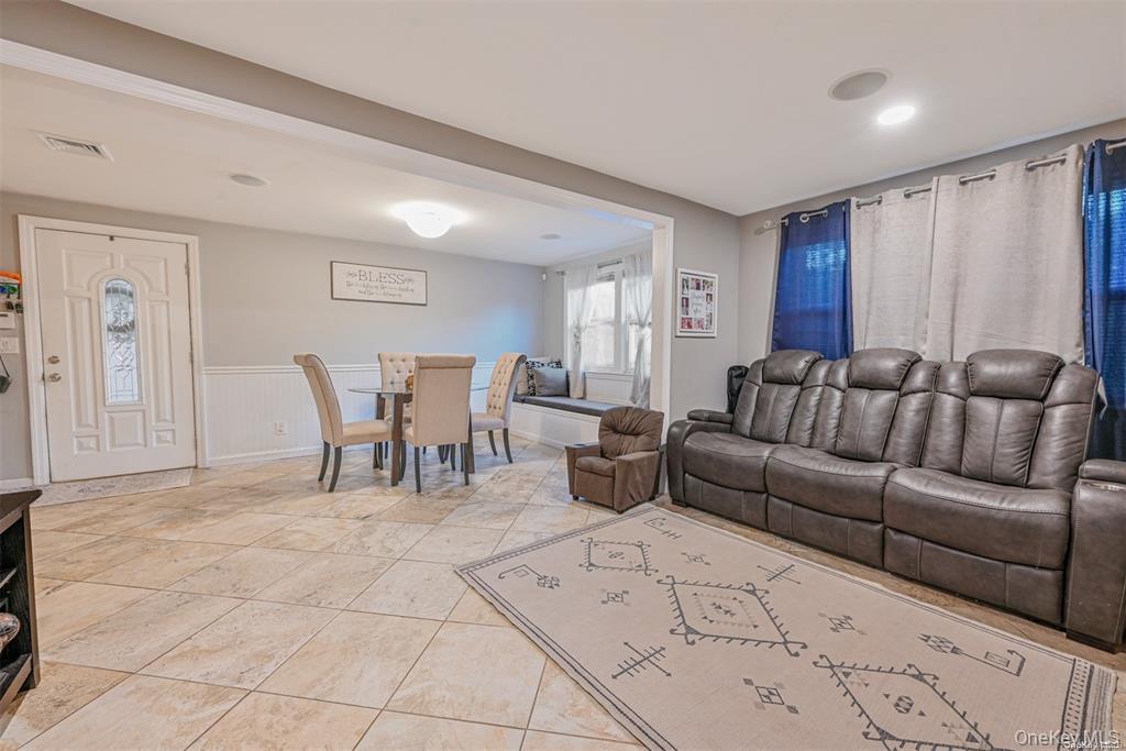 #4 photo, 45 Jervis Avenue, 东长岛 Copiague , NY 11726