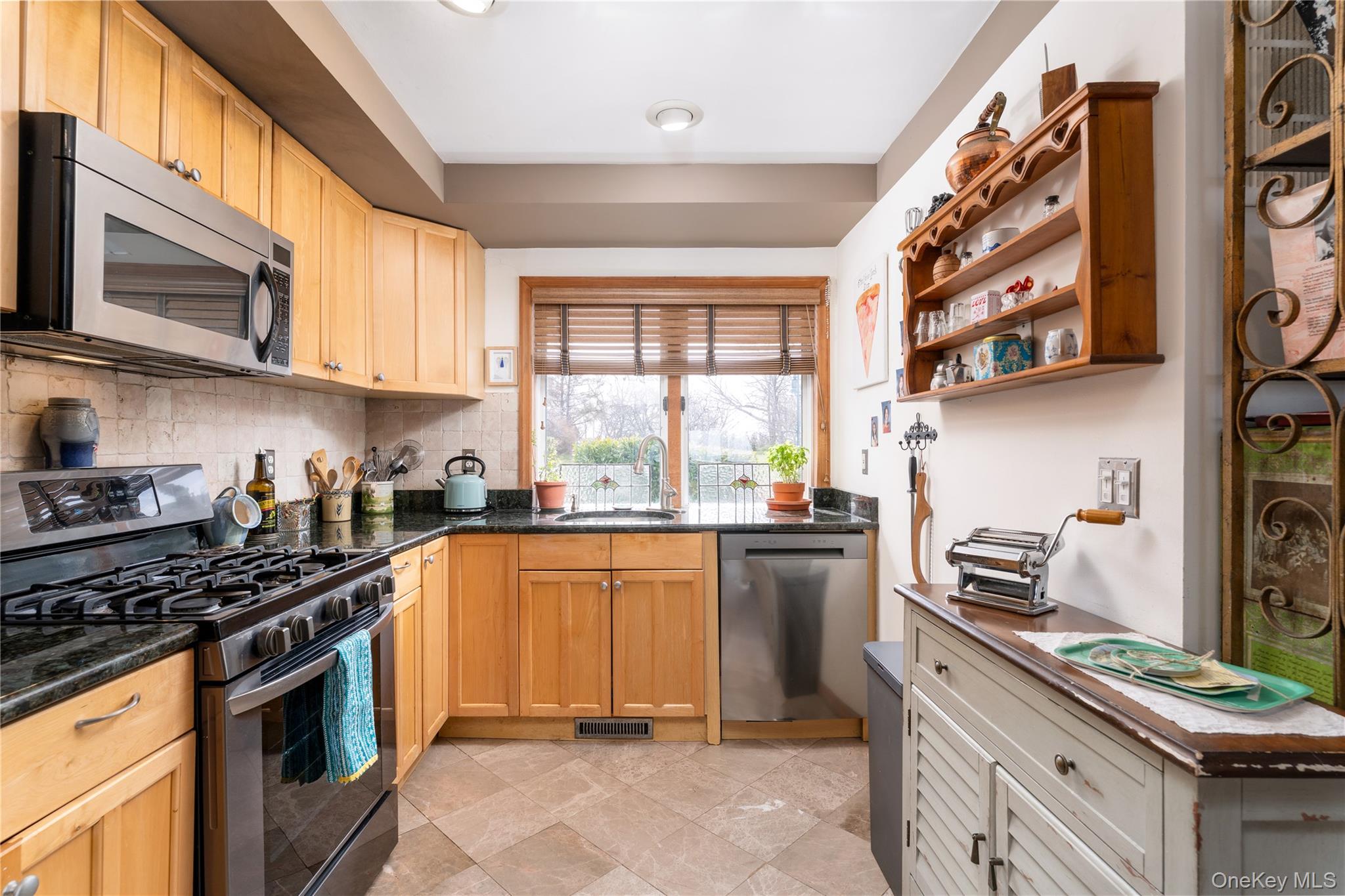 #2 photo, 1603 Bluffs Drive, 东长岛 Baiting Hollow , NY 11933