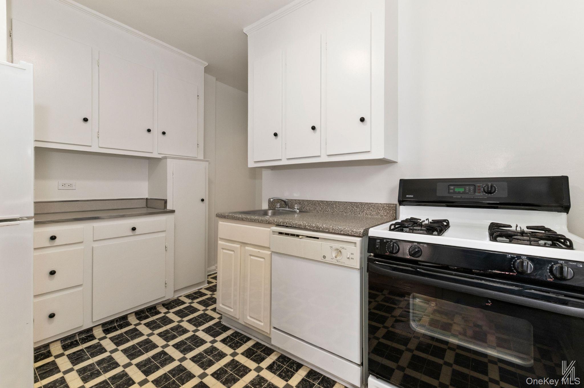 #15 photo, 79-10 34th Avenue, Jackson Heights , NY 11372