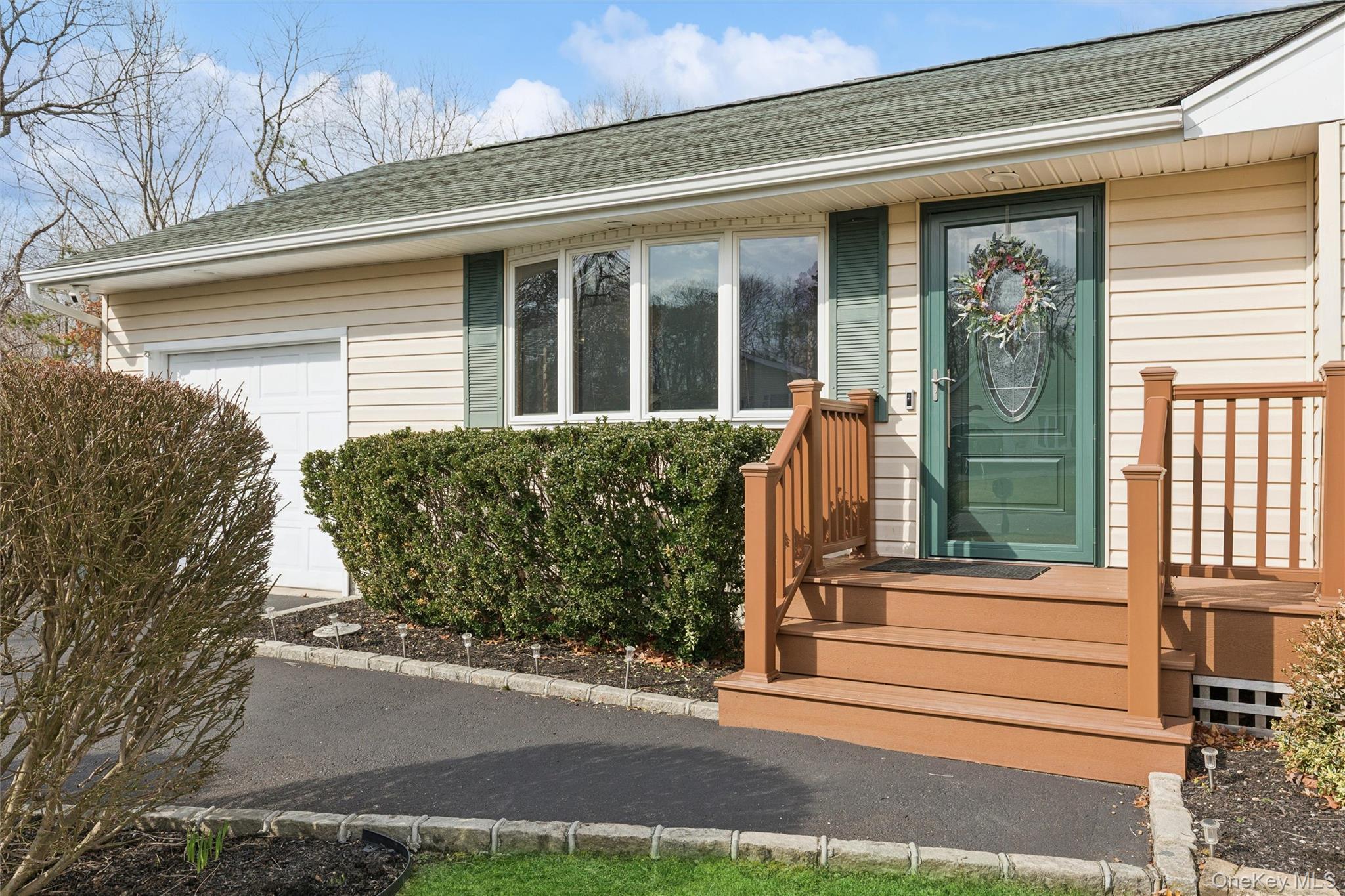 #2 photo, 140 Oak Street, 东长岛 Medford , NY 11763