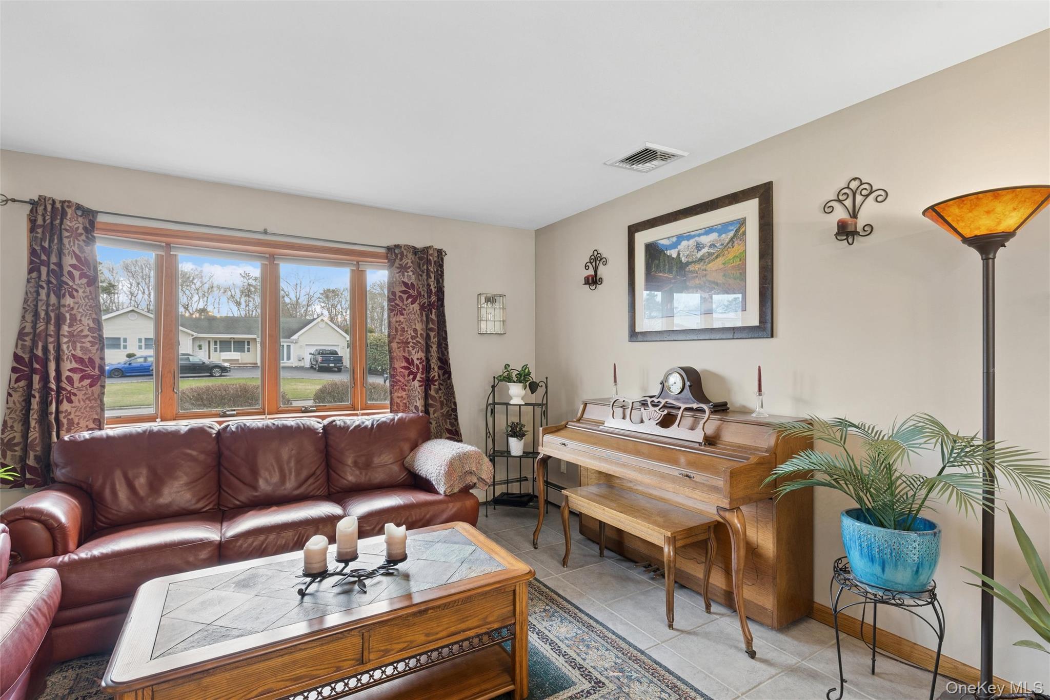 #4 photo, 140 Oak Street, 东长岛 Medford , NY 11763