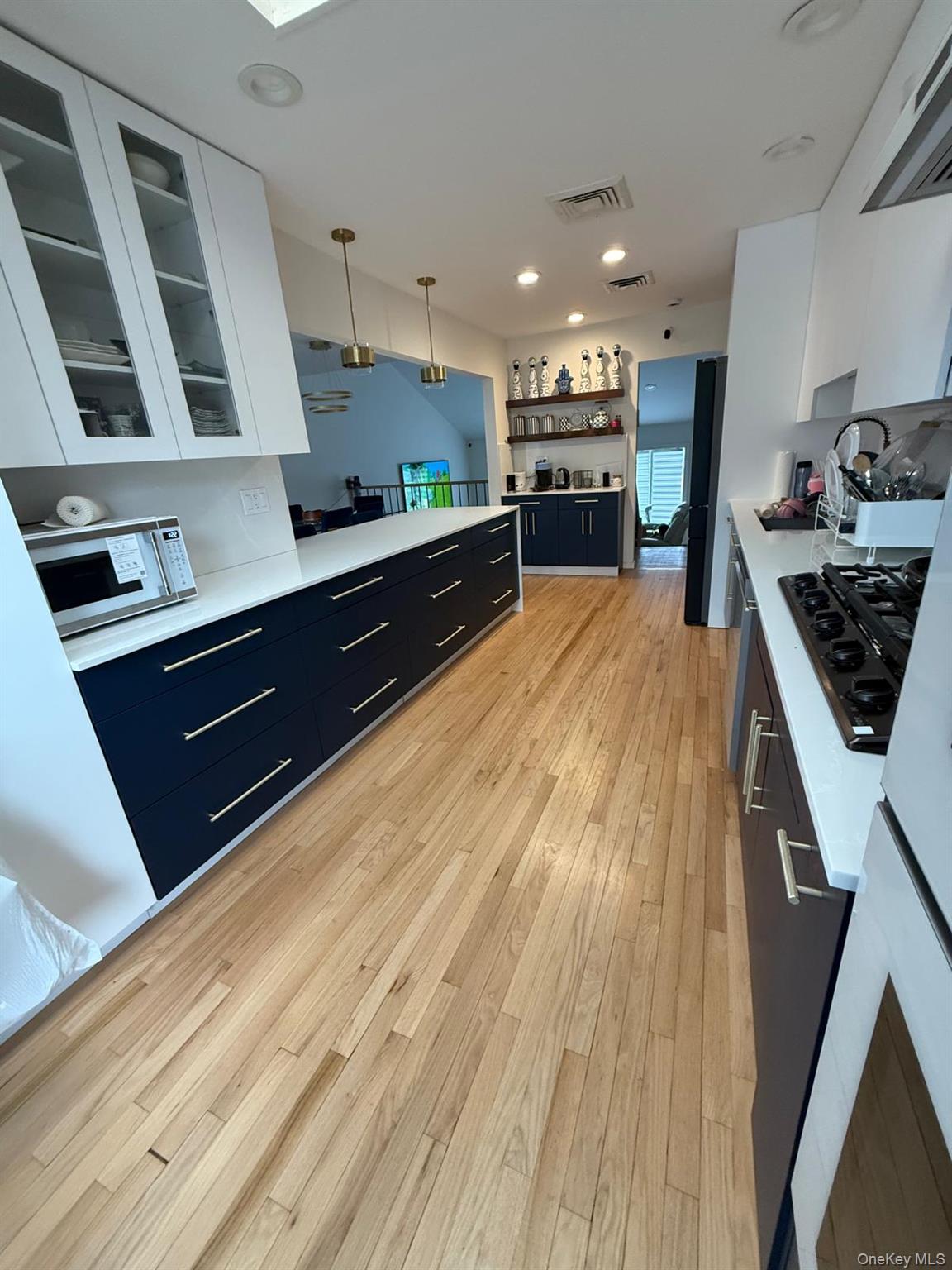 #14 photo, 23 Geoffrey Lane, ناسو Hewlett , NY 11557