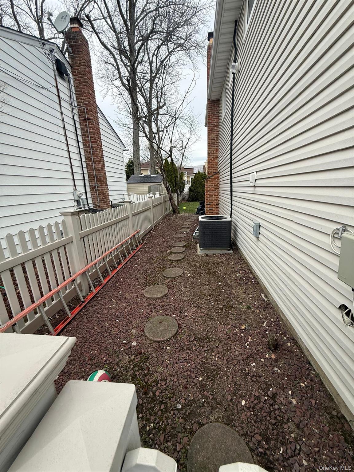 #3 photo, 23 Geoffrey Lane, ناسو Hewlett , NY 11557