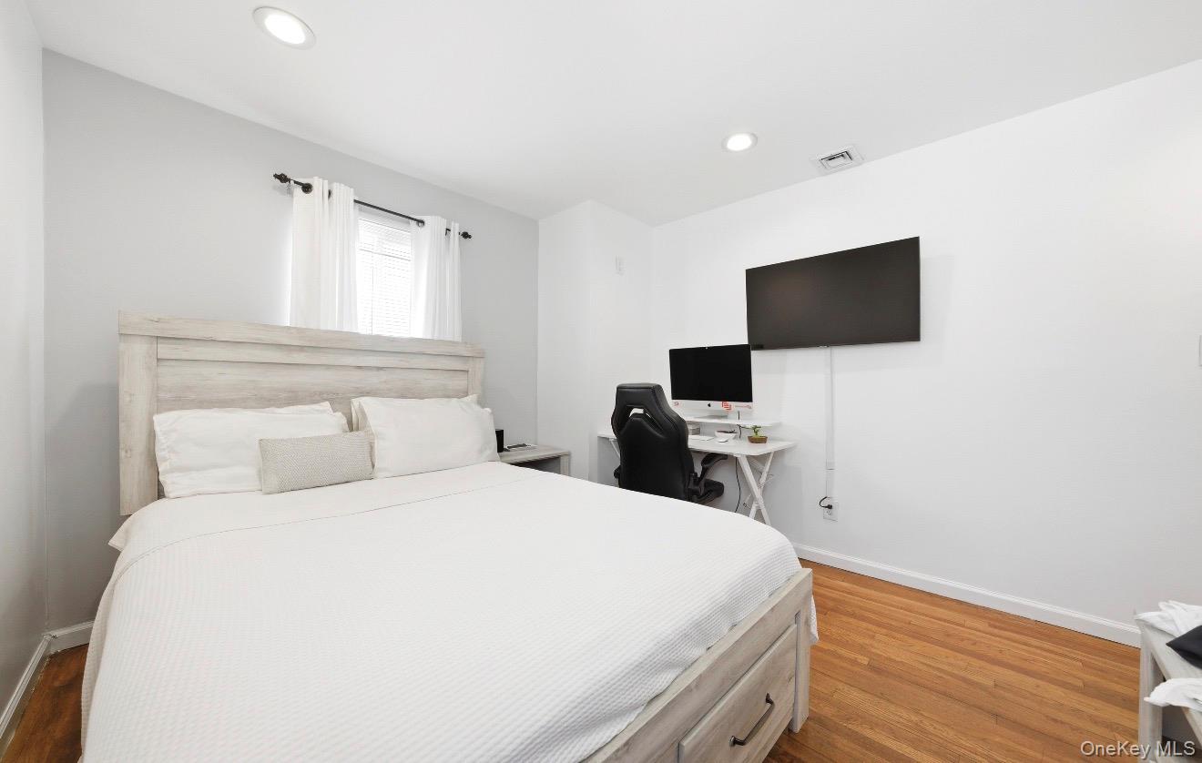 #20 photo, 38 Sutton Street, Hempstead , NY 11550