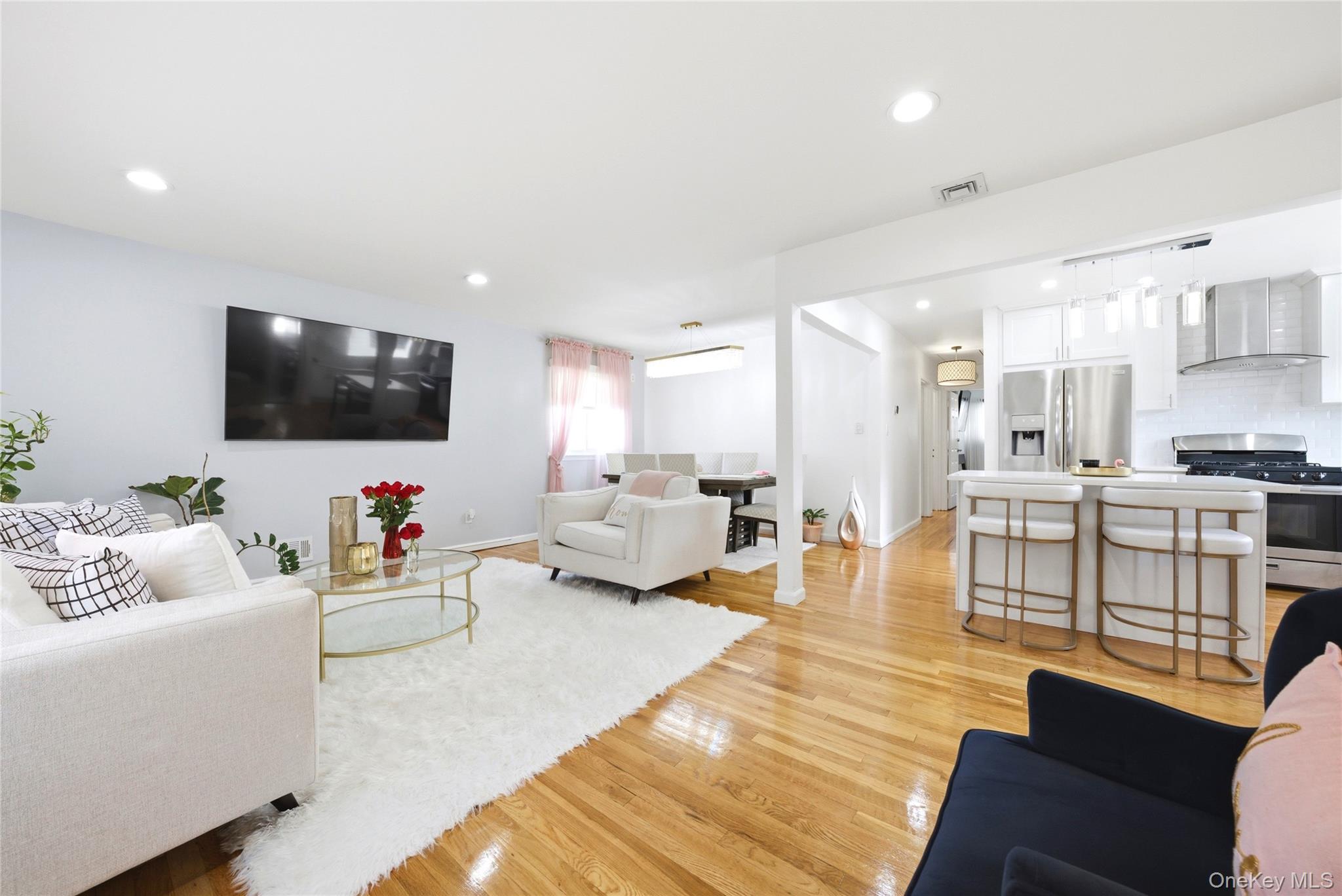 #7 photo, 38 Sutton Street, 长岛 Hempstead , NY 11550