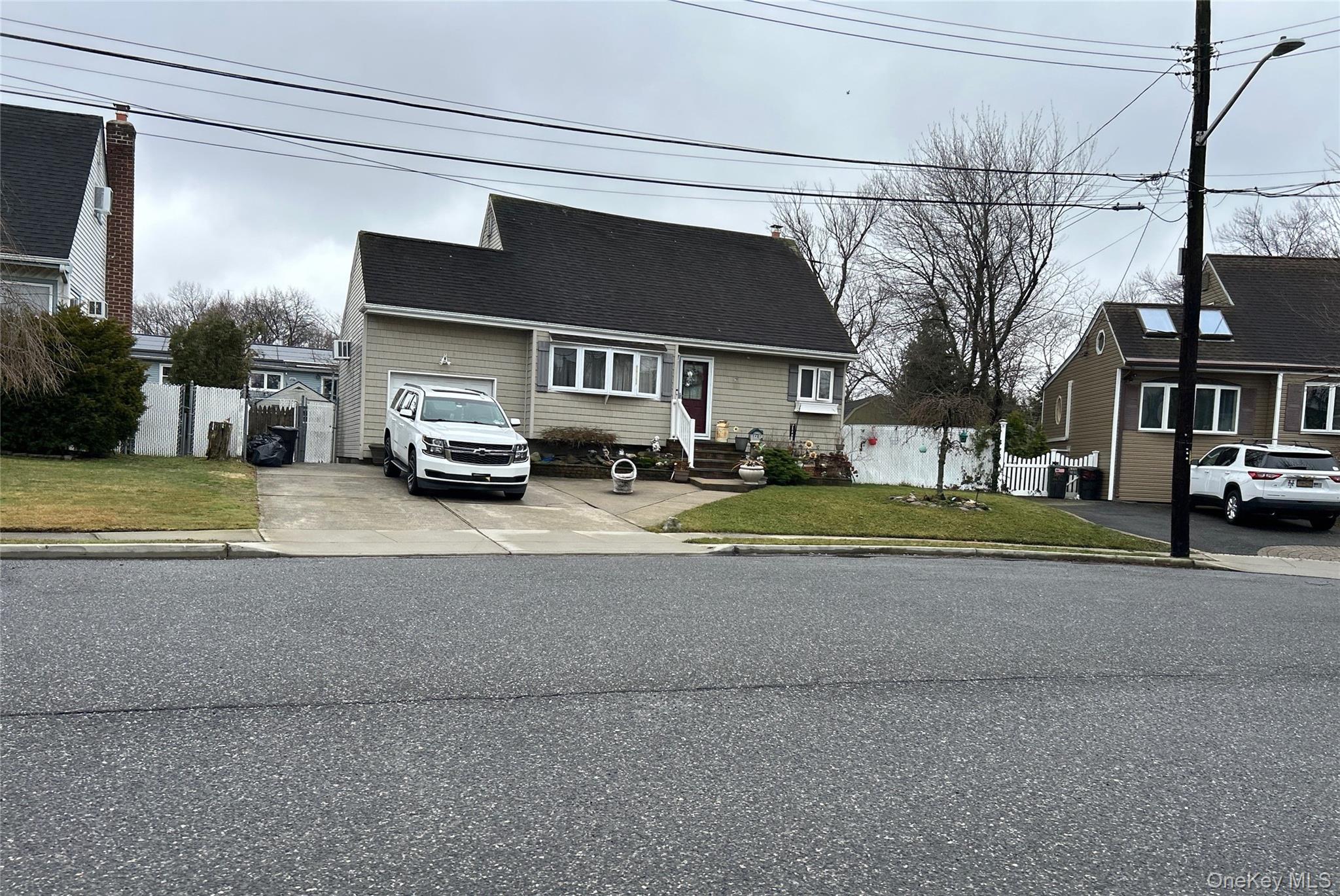 #1 photo, 34 Karen Street, 东长岛 West Babylon , NY 11704