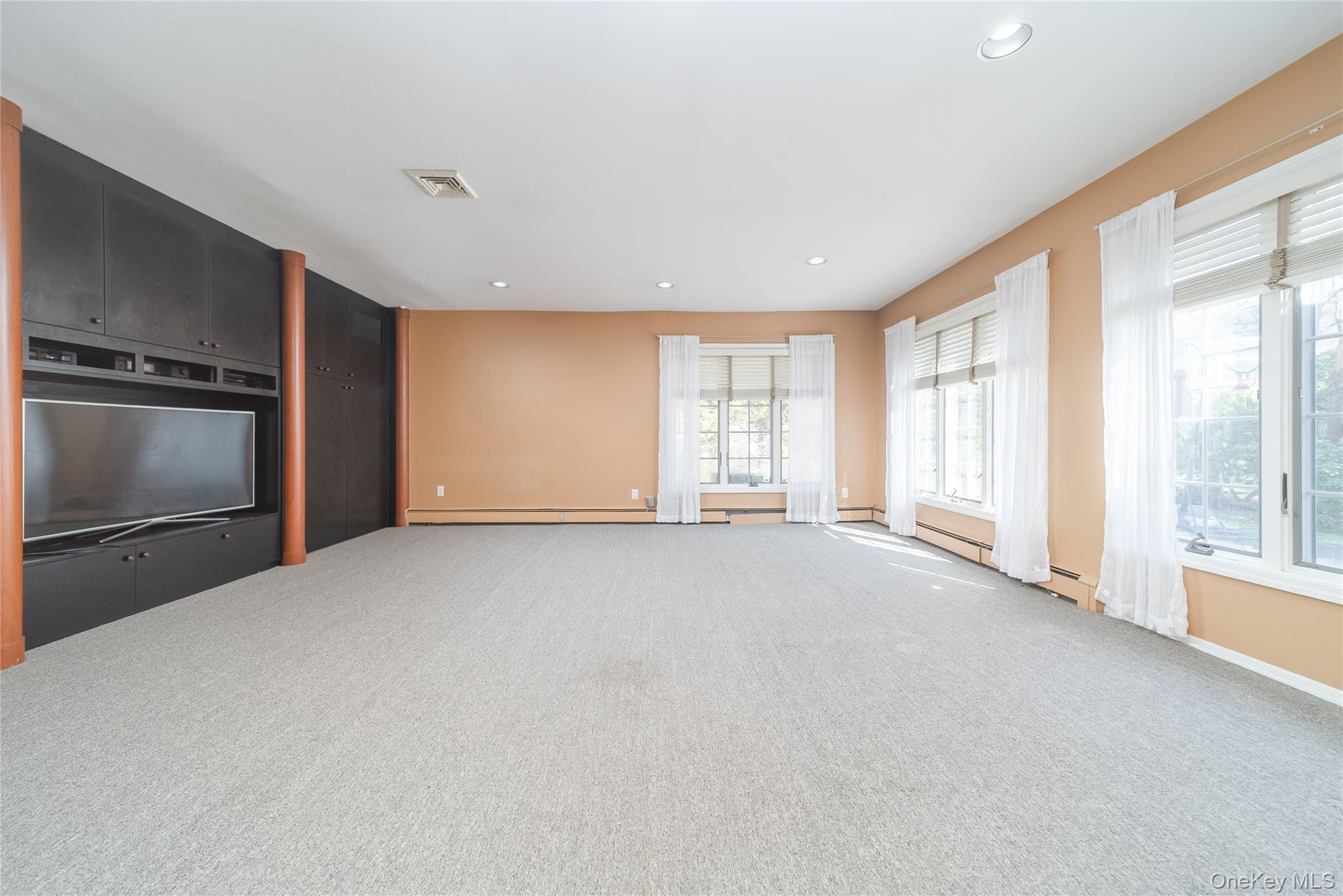 #12 photo, 143 Round Hill Road, Roslyn Heights , NY 11577