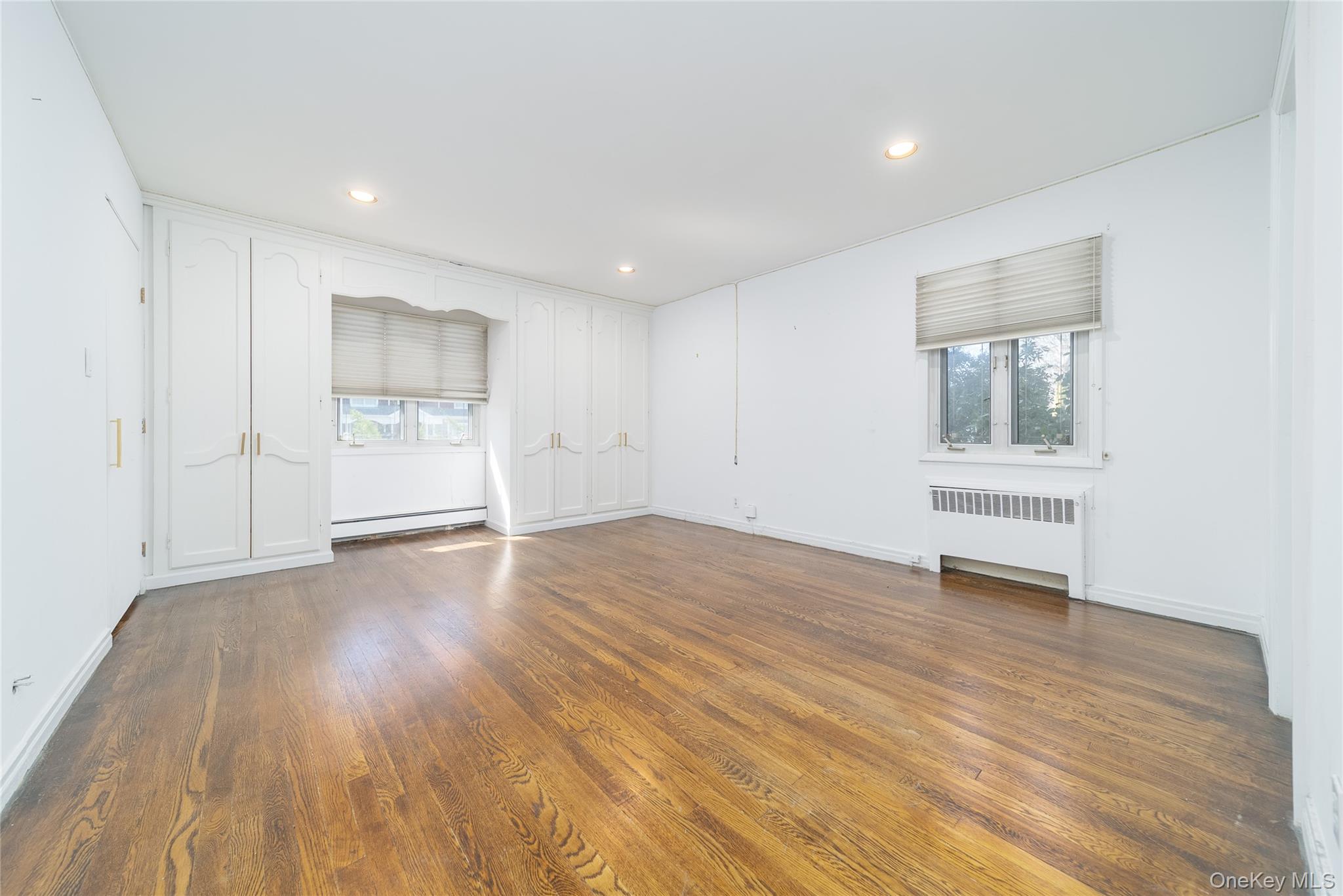 #13 photo, 143 Round Hill Road, Roslyn Heights , NY 11577