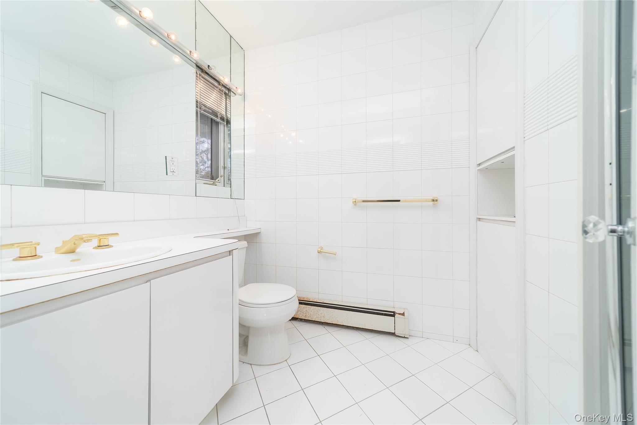 #14 photo, 143 Round Hill Road, Roslyn Heights , NY 11577