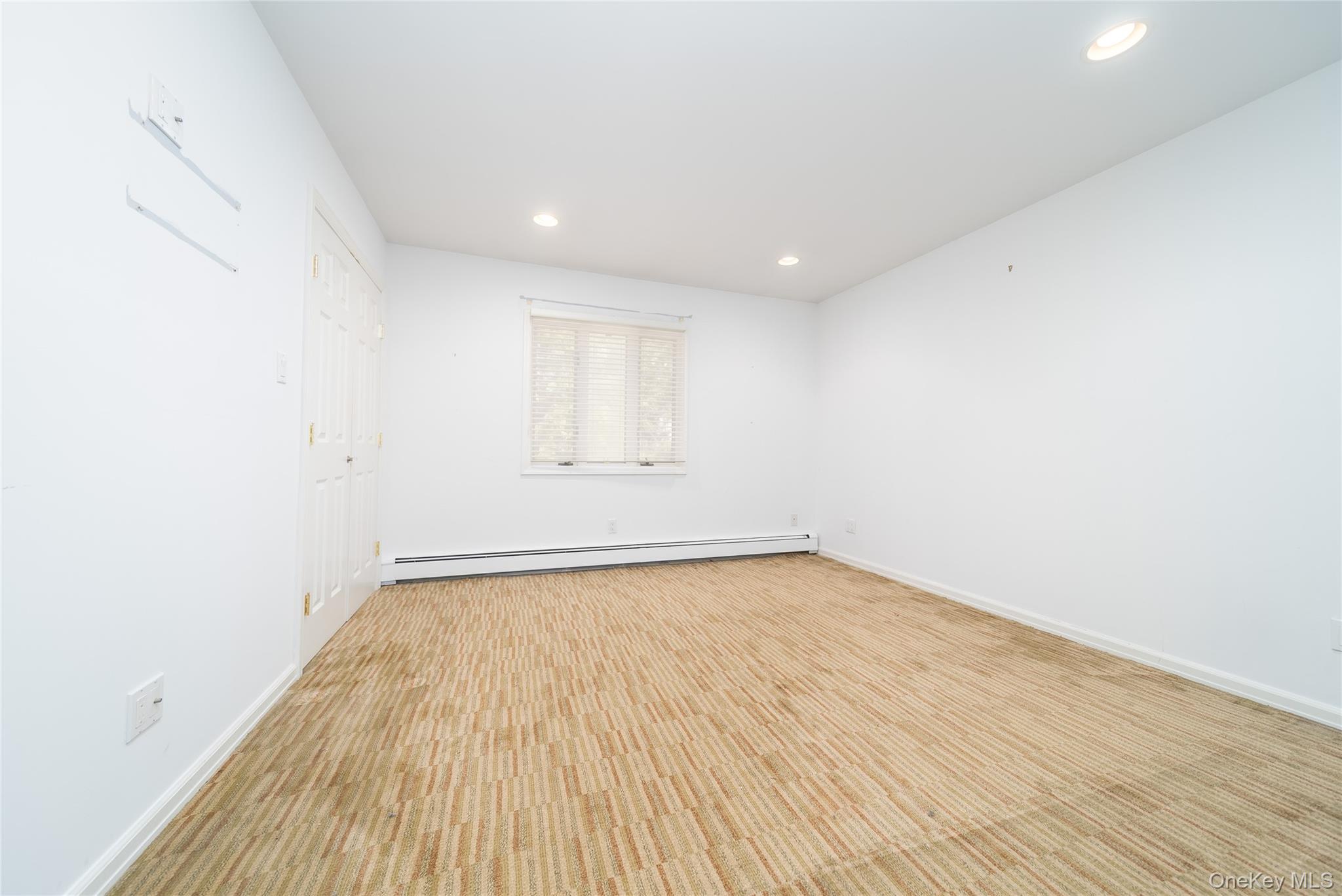 #17 photo, 143 Round Hill Road, Roslyn Heights , NY 11577