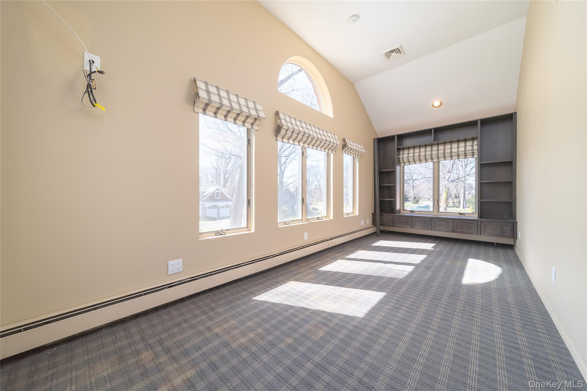 #18 photo, 143 Round Hill Road, Roslyn Heights , NY 11577