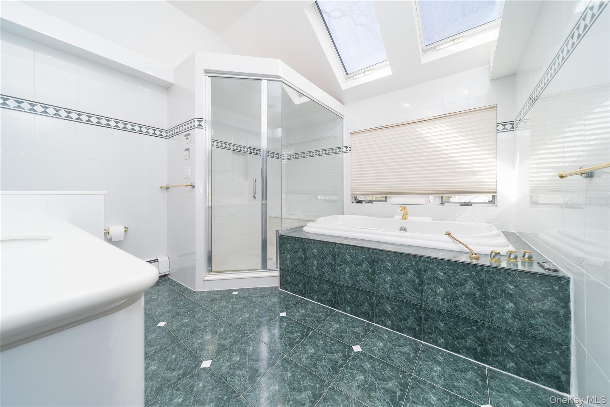 #20 photo, 143 Round Hill Road, Roslyn Heights , NY 11577