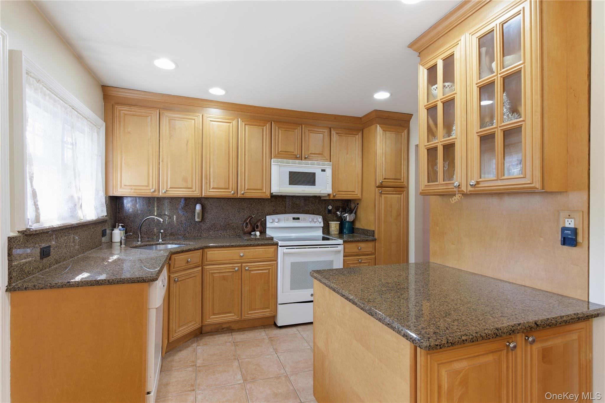 #16 photo, 119 Woodoak Drive, 長島 Westbury , NY 11590