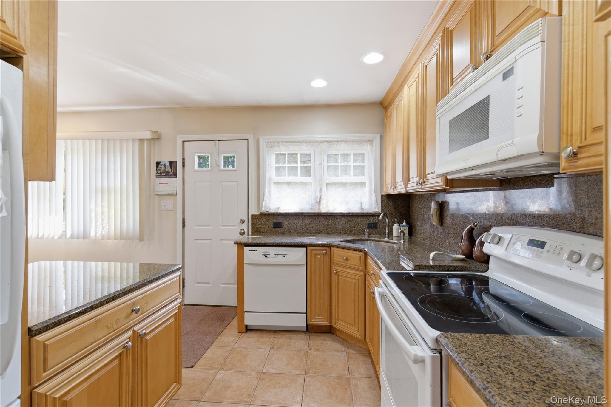 #17 photo, 119 Woodoak Drive, 長島 Westbury , NY 11590