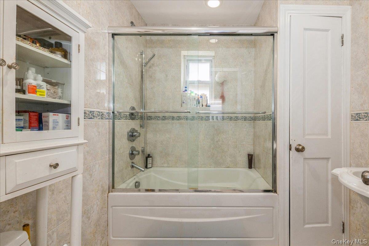 #18 photo, 20047 39th Avenue, Bayside , NY 11361