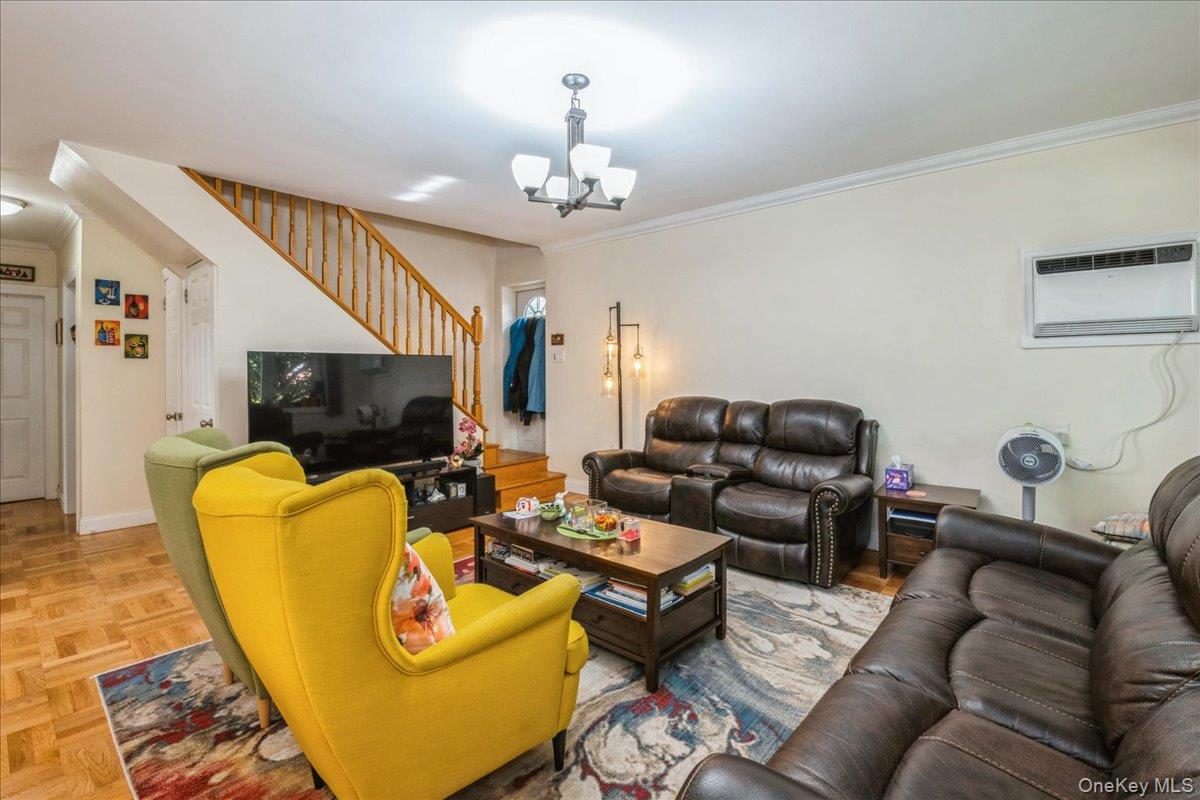 #4 photo, 20047 39th Avenue, Bayside , NY 11361