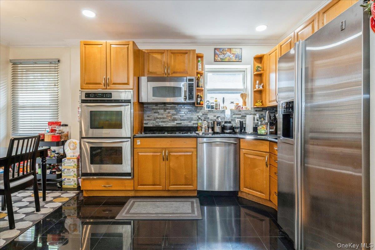 #6 photo, 20047 39th Avenue, Bayside , NY 11361