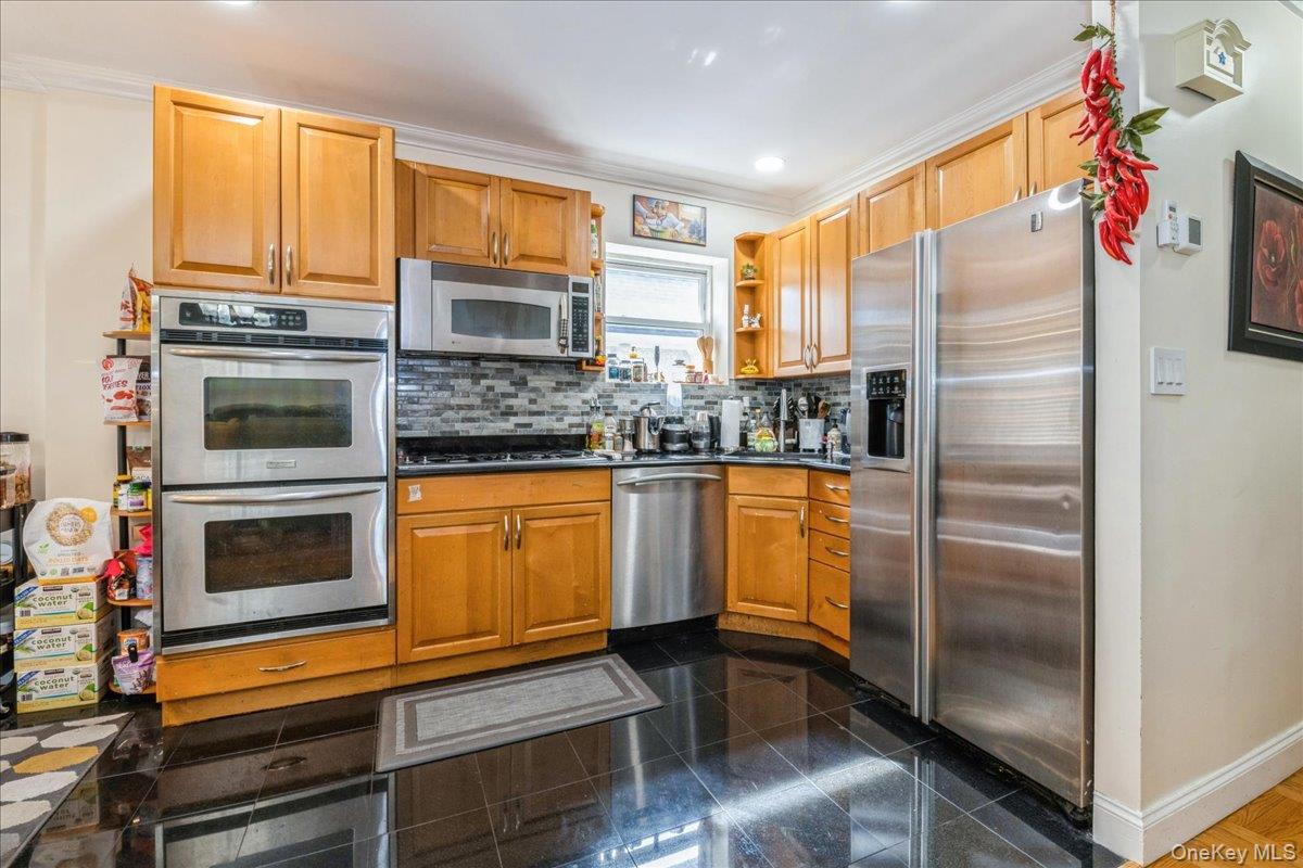 #7 photo, 20047 39th Avenue, Bayside , NY 11361