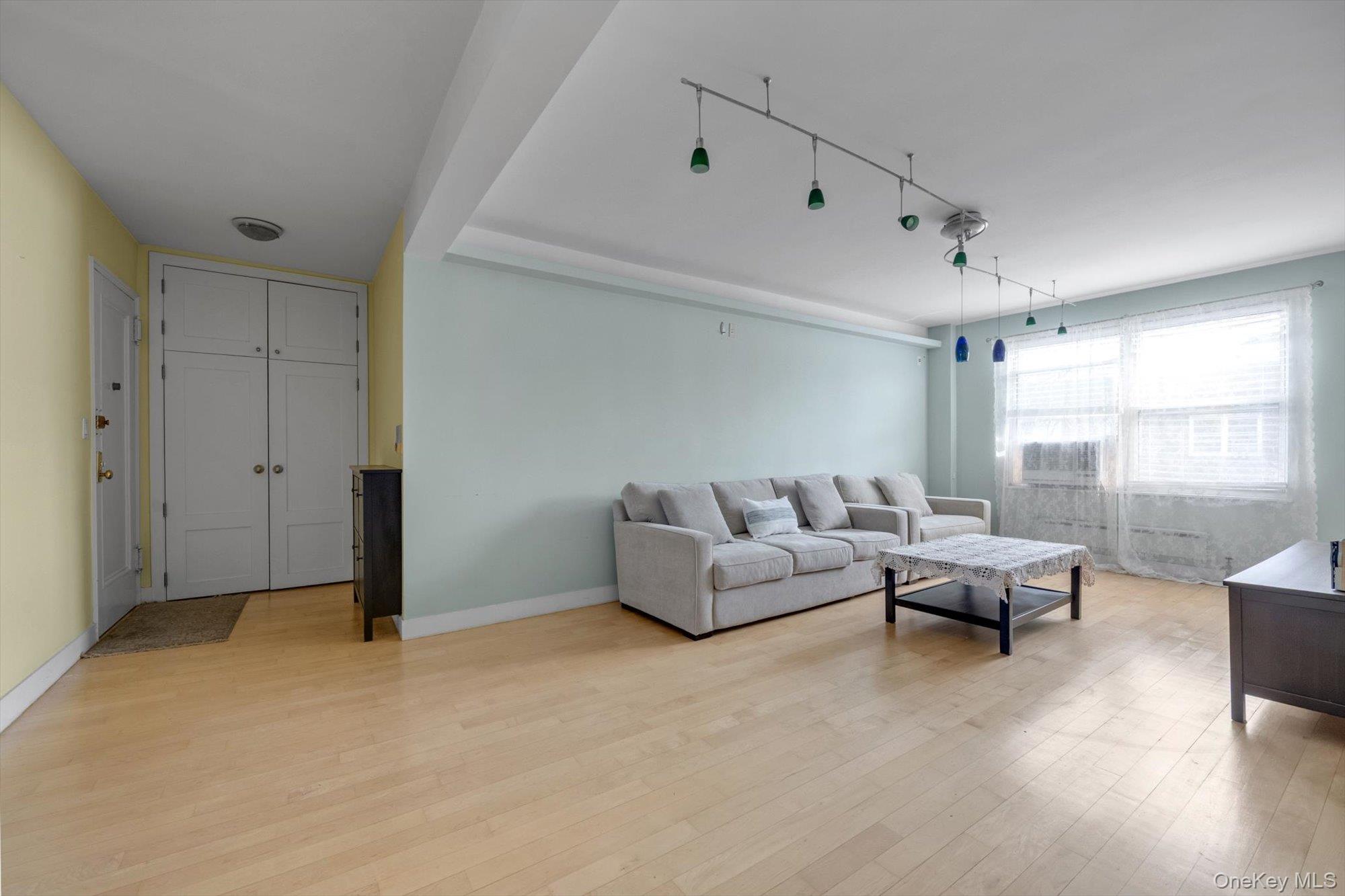 #4 photo, 78-42 Main Street, Flushing , NY 11747