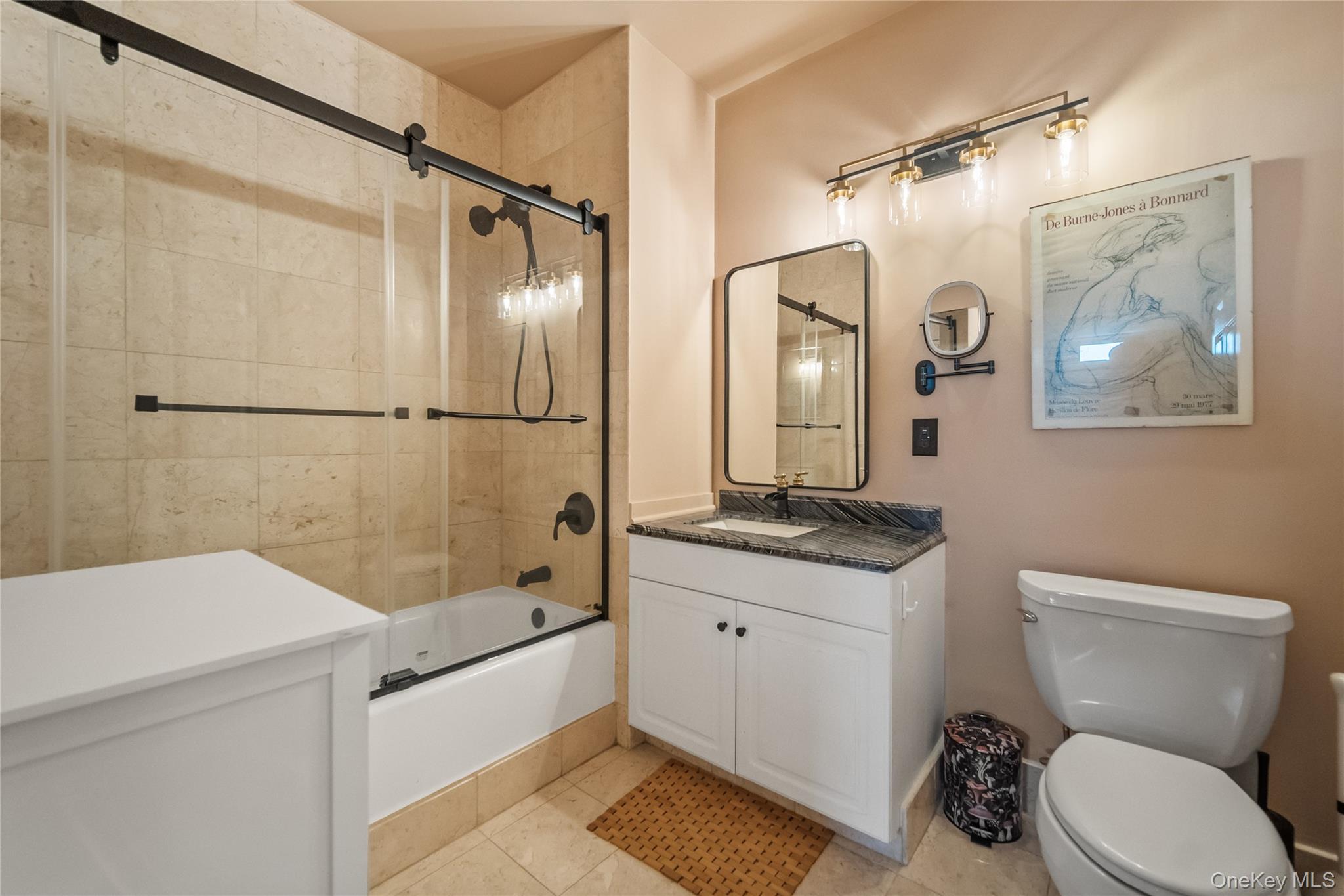 #8 photo, 100 New Roc City Plaza, 纽约州 New Rochelle , NY 10801