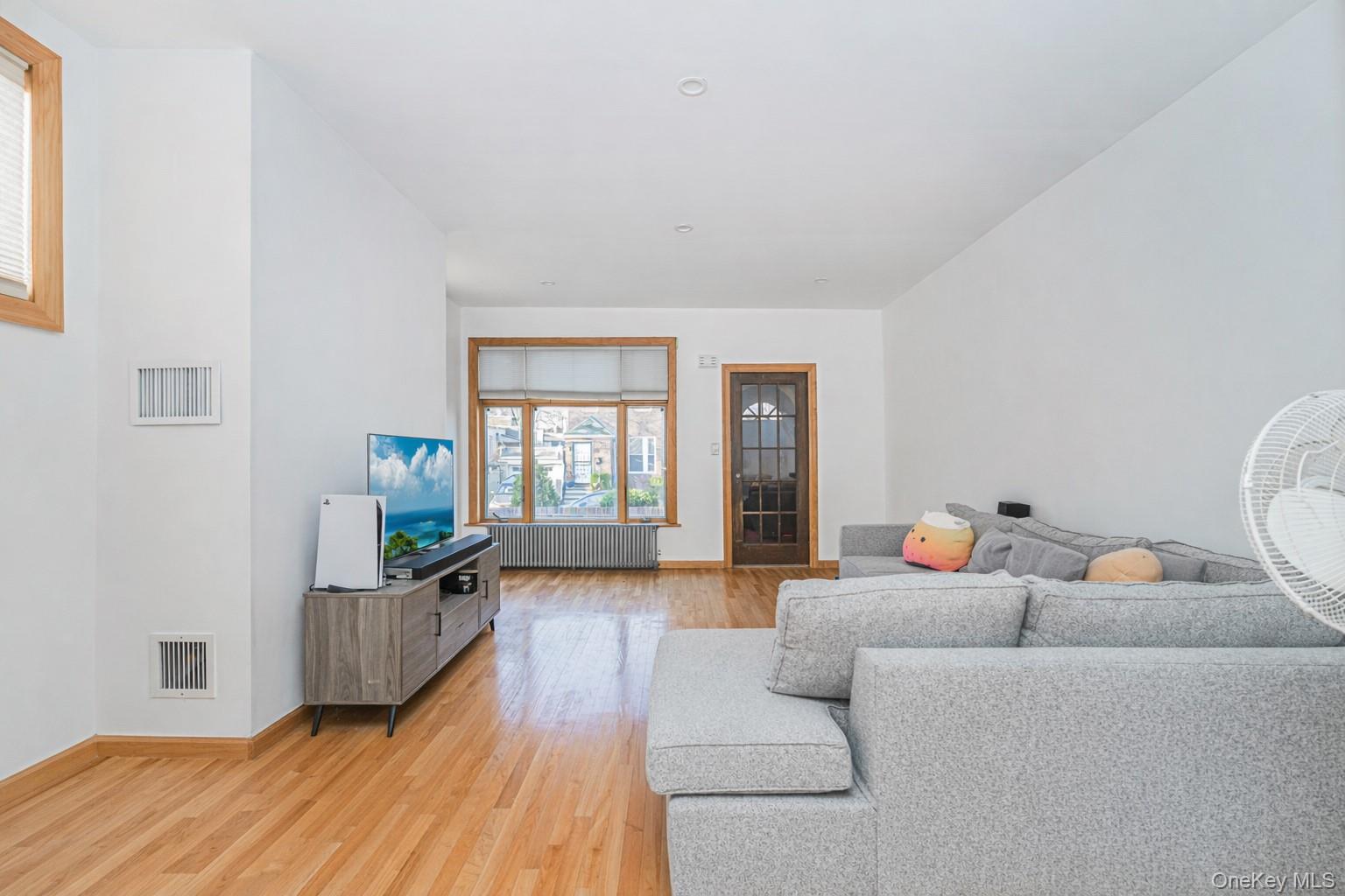 #4 photo, 2071 E 35th Street, Brooklyn , NY 11234