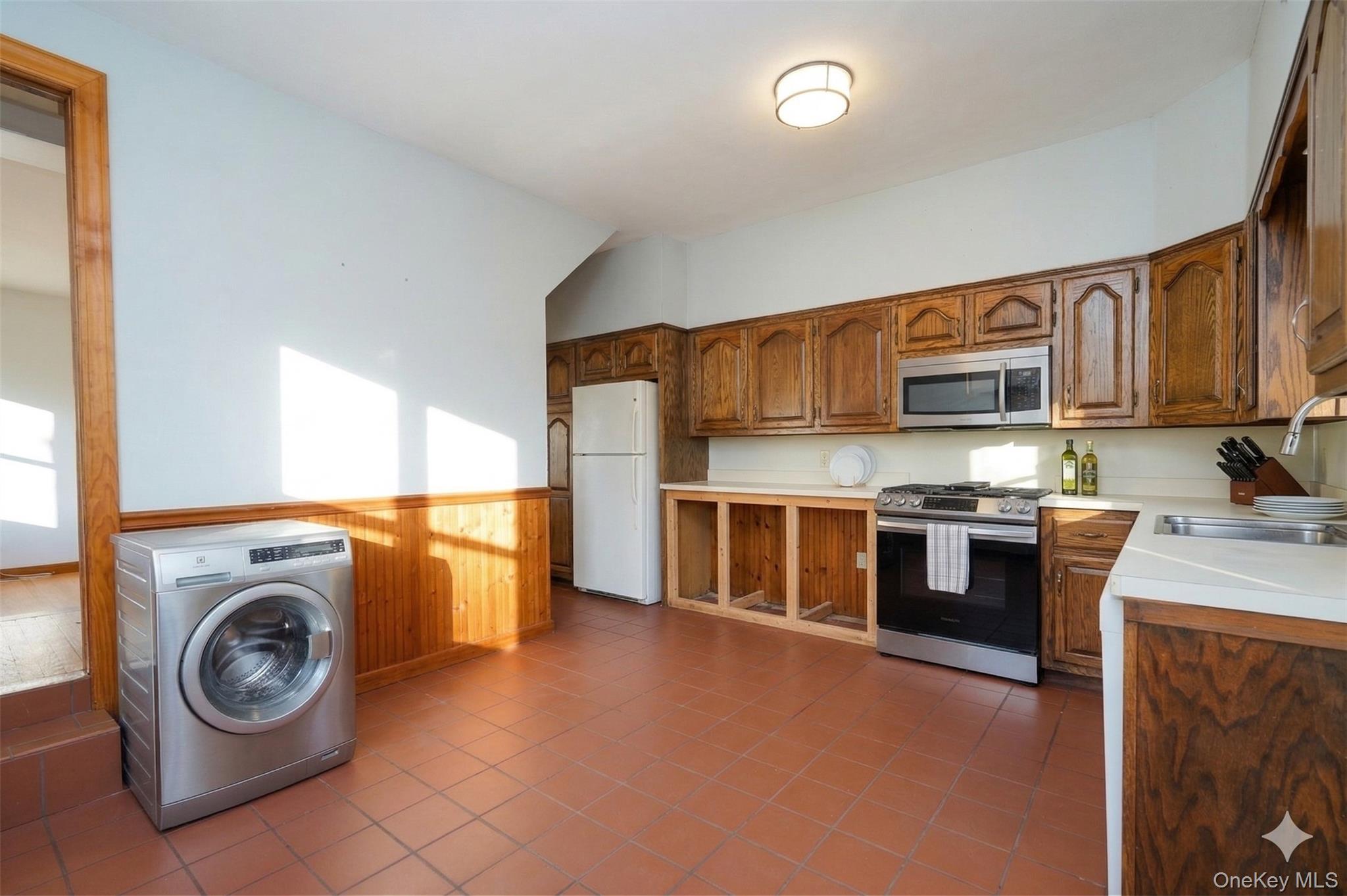 #7 photo, 2071 E 35th Street, Brooklyn , NY 11234