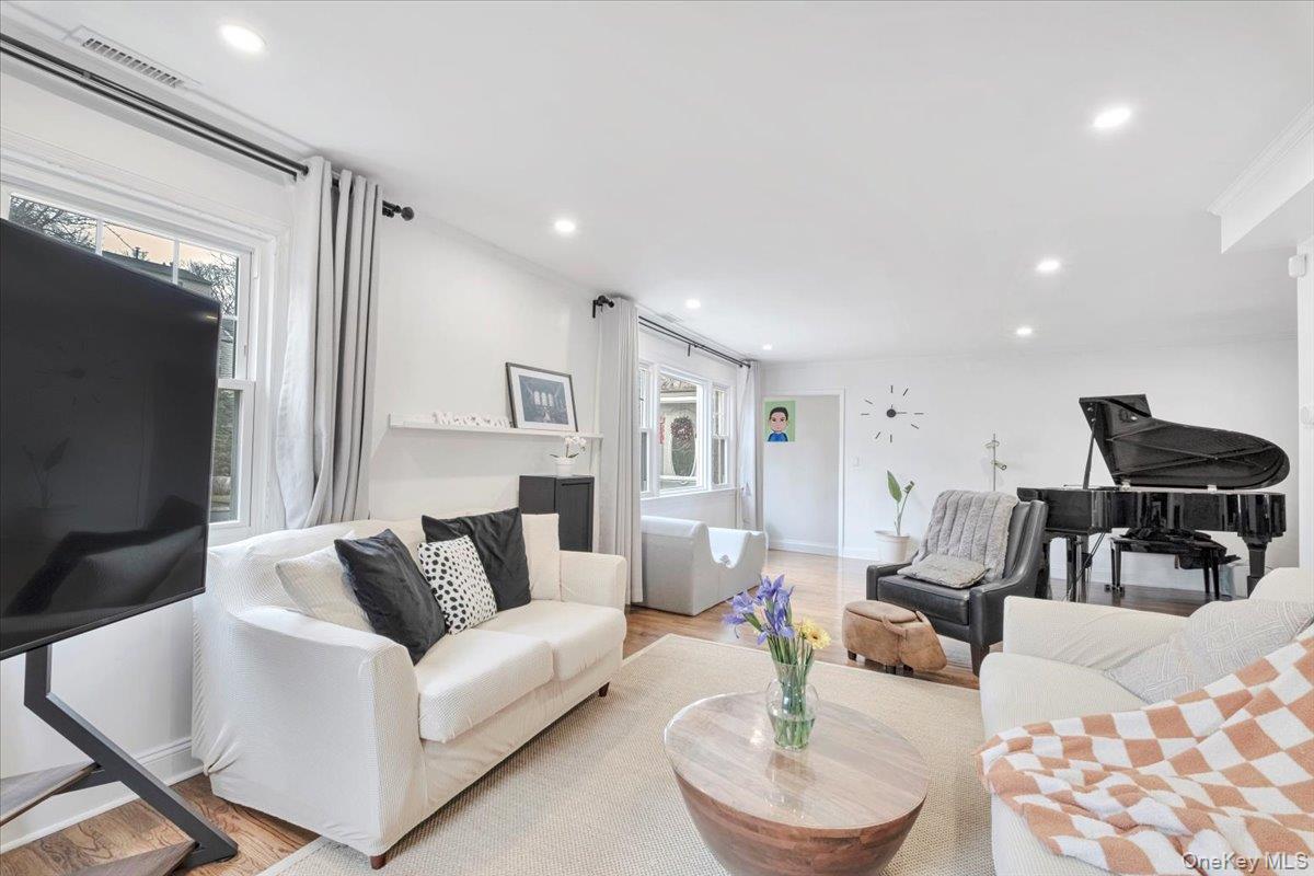 #3 photo, 75 Oakland Avenue, Tuckahoe , NY 10707