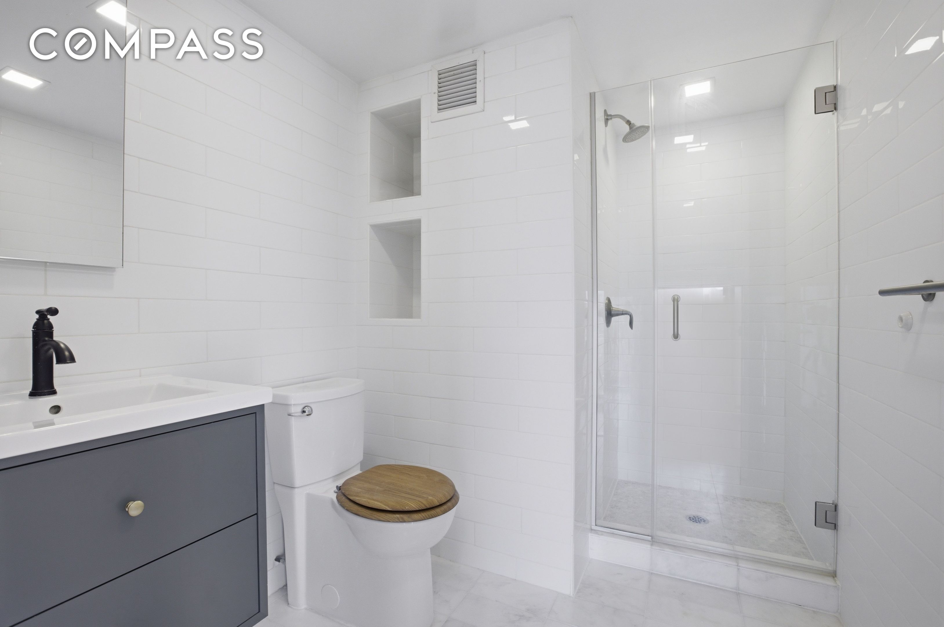 #13 photo, 305 2nd Avenue, Gramercy Park , NY 10003