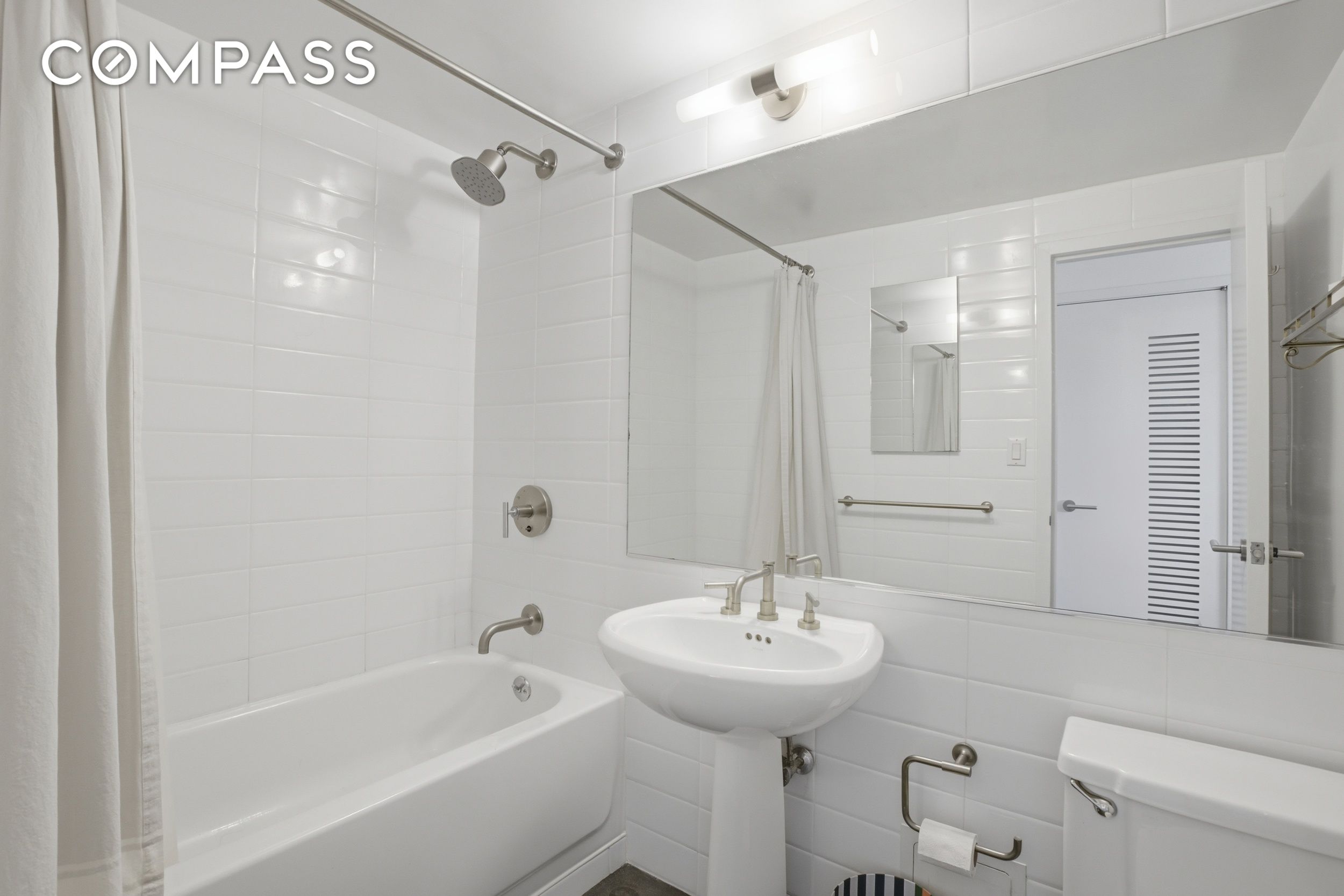 #14 photo, 305 2nd Avenue, Gramercy Park , NY 10003