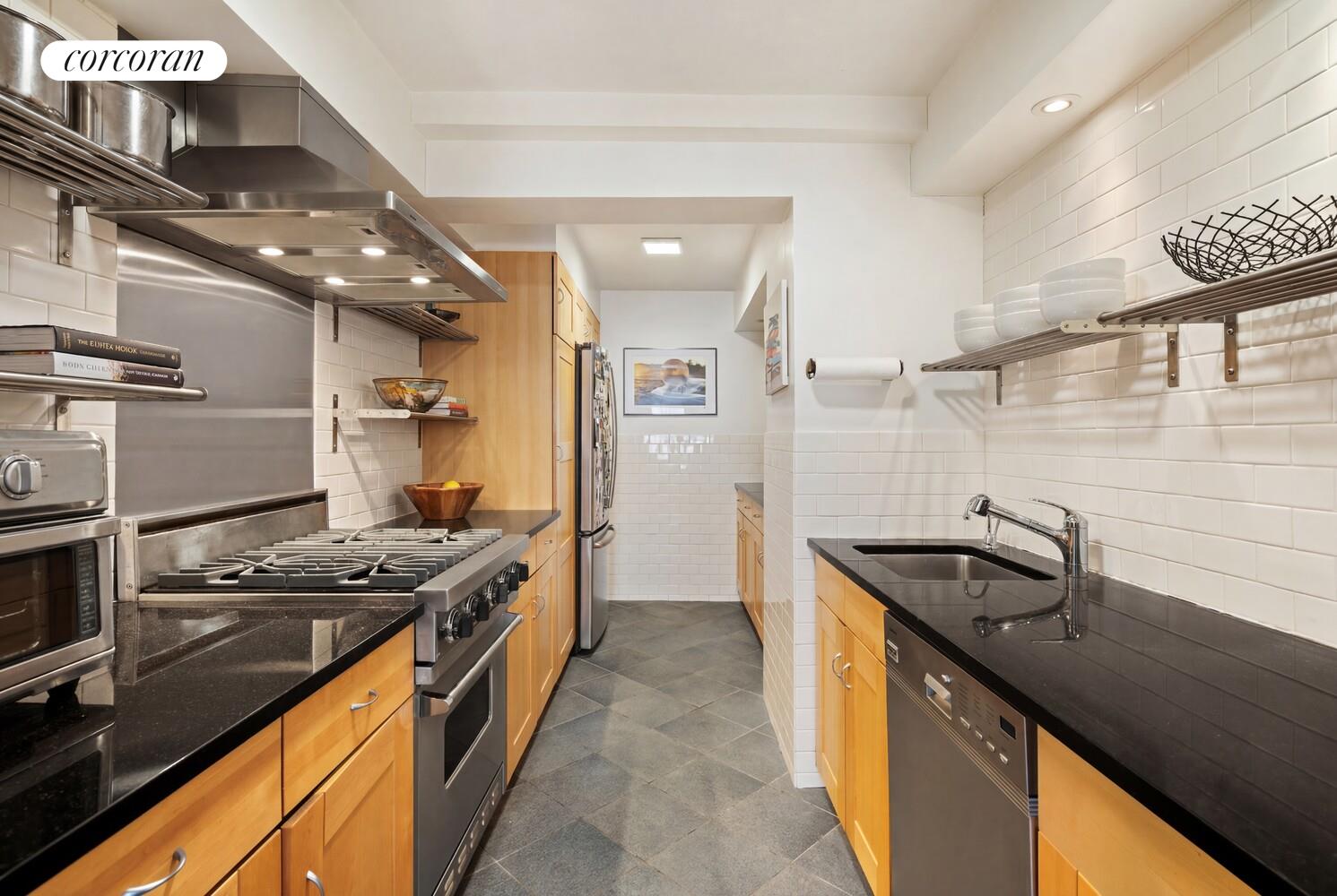 #5 photo, 155 W 68TH Street, 曼哈顿 Lincoln Square , NY 10023