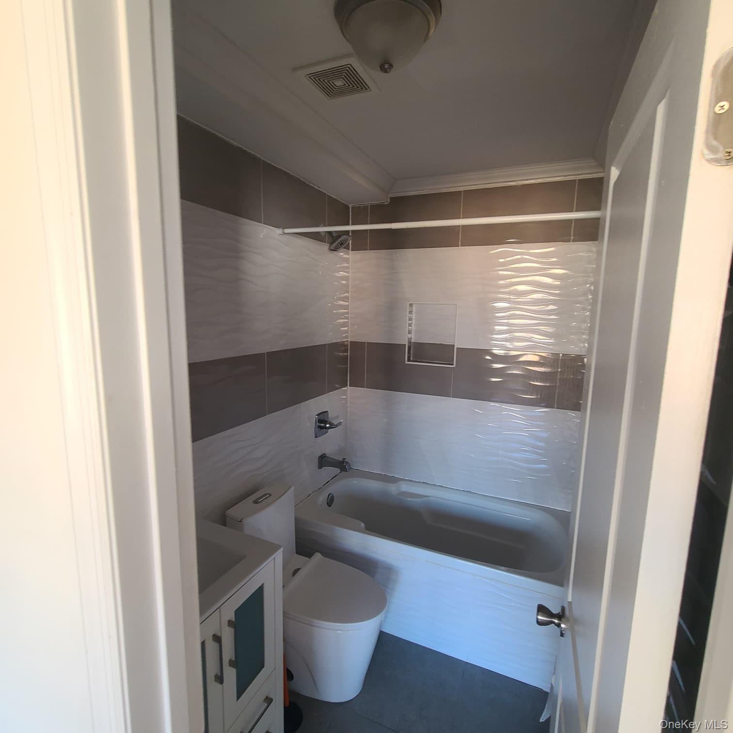 #18 photo, 10442 164th Street, Jamaica , NY 11433