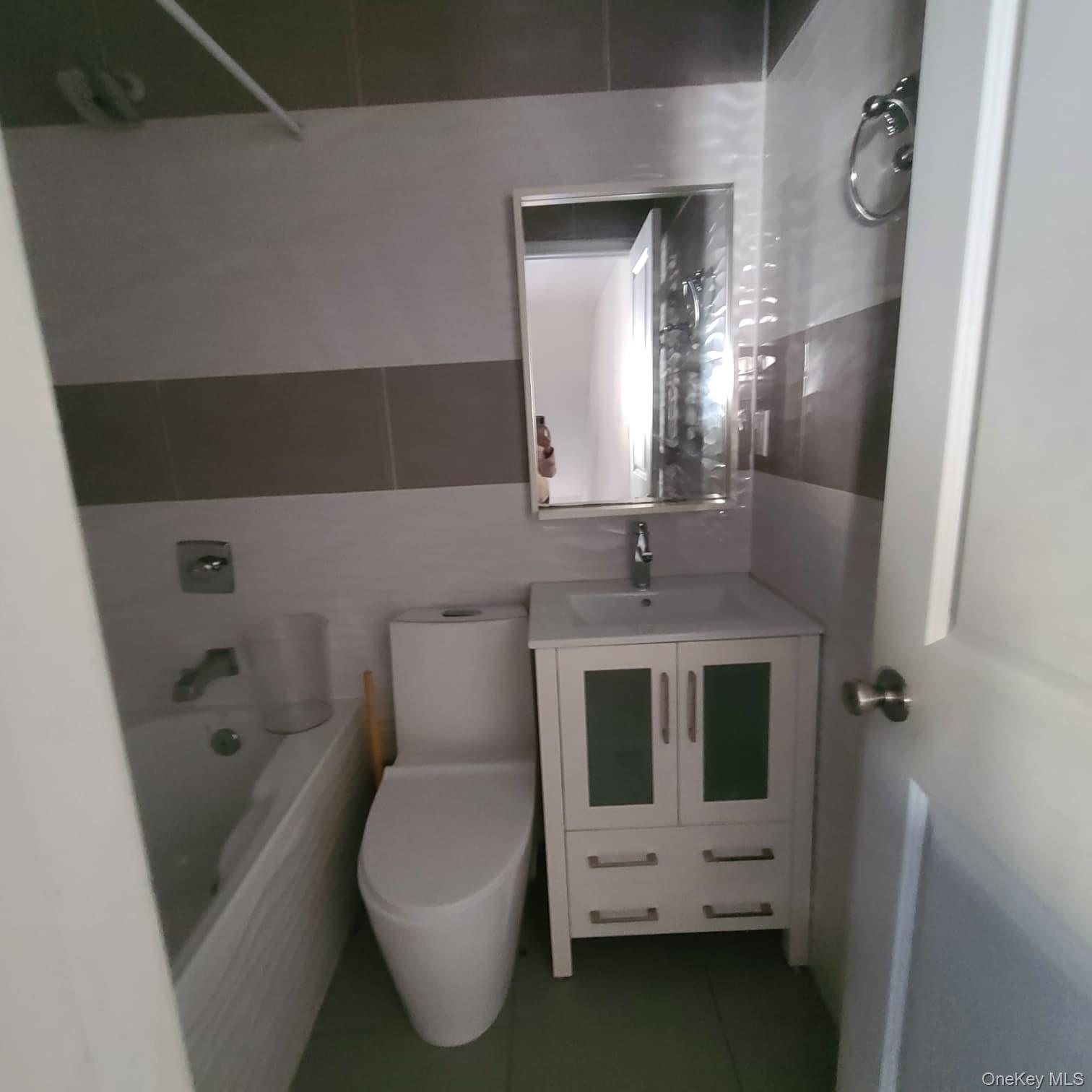 #20 photo, 10442 164th Street, Jamaica , NY 11433