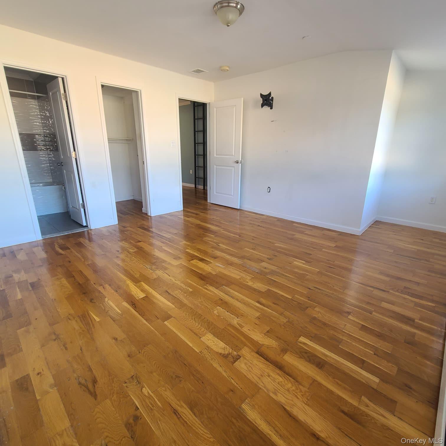 #8 photo, 10442 164th Street, Jamaica , NY 11433