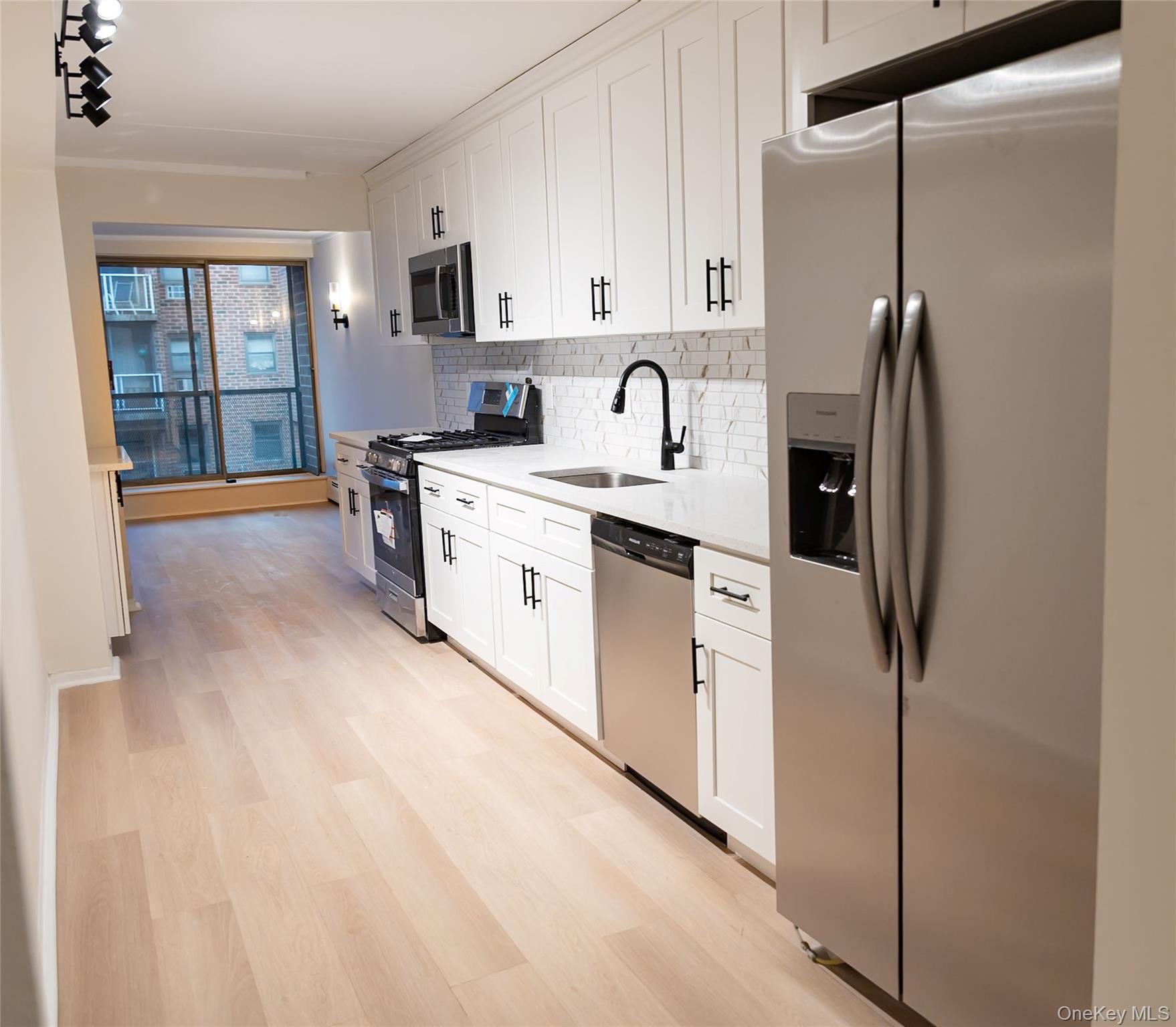 #5 photo, 100 Clinton Avenue, Mineola , NY 11504