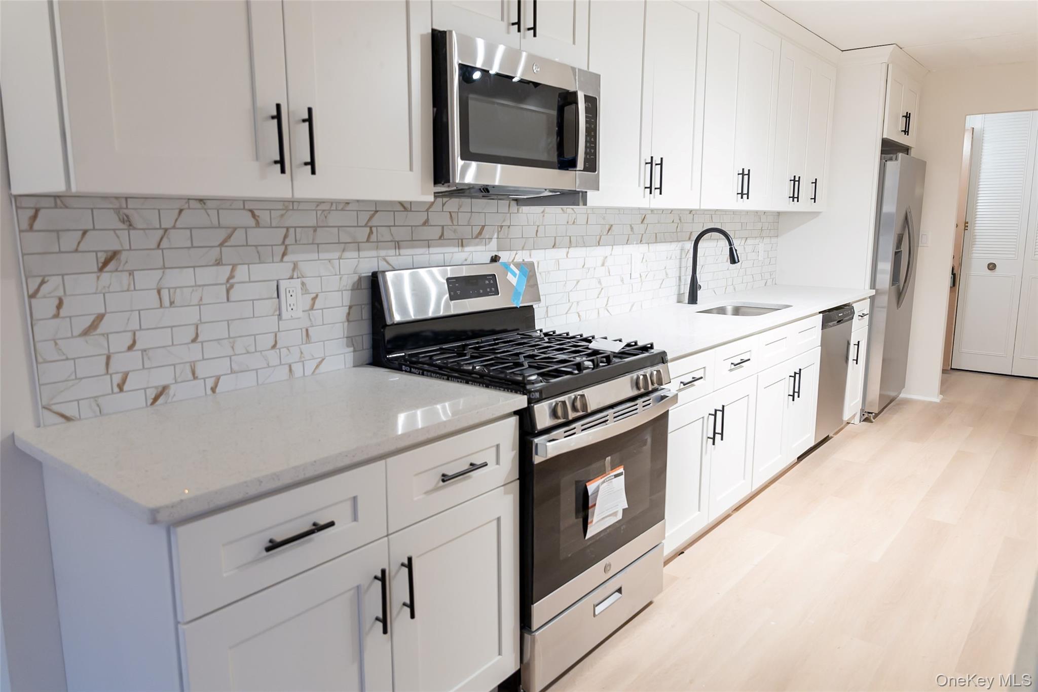 #6 photo, 100 Clinton Avenue, Mineola , NY 11504