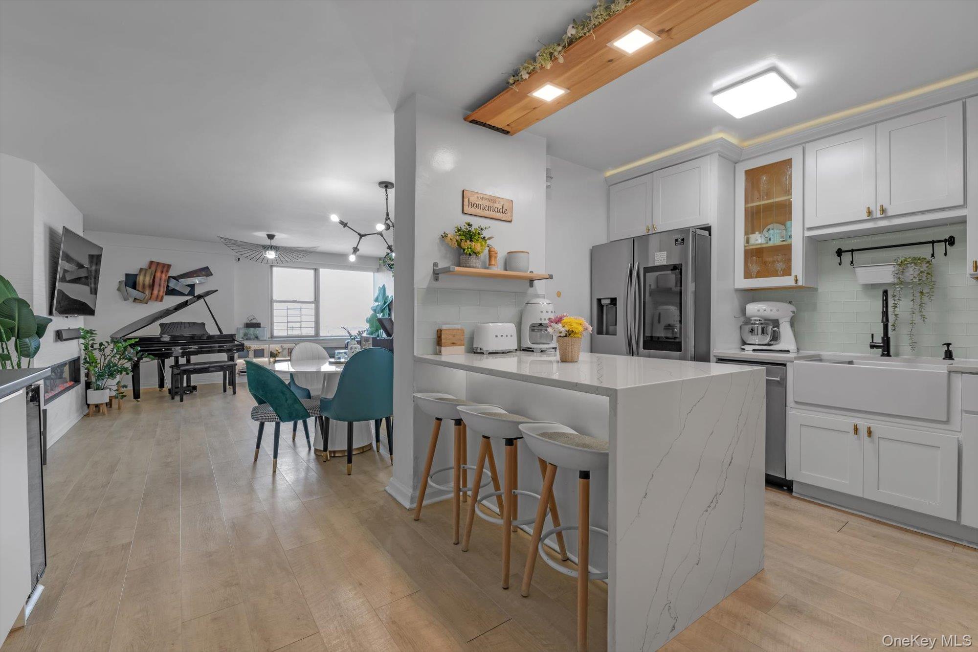 #2 photo, 125-10 Queens Boulevard, Kew Gardens , NY 11415