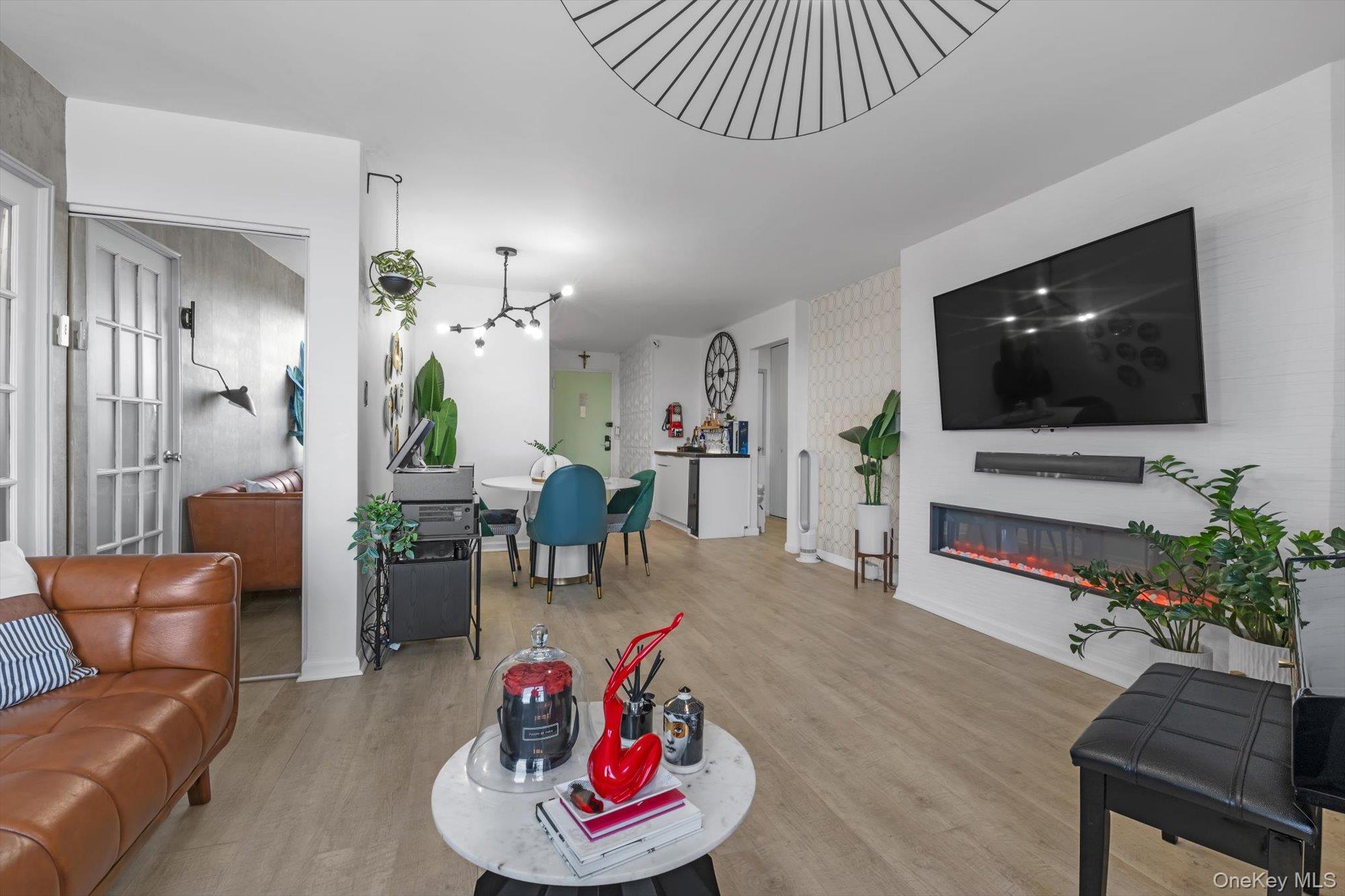 #5 photo, 125-10 Queens Boulevard, Kew Gardens , NY 11415