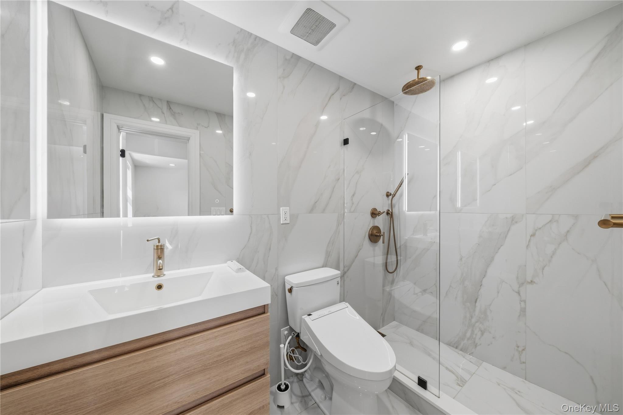 #19 photo, 6821 Cloverdale Lane, Bayside , NY 11364