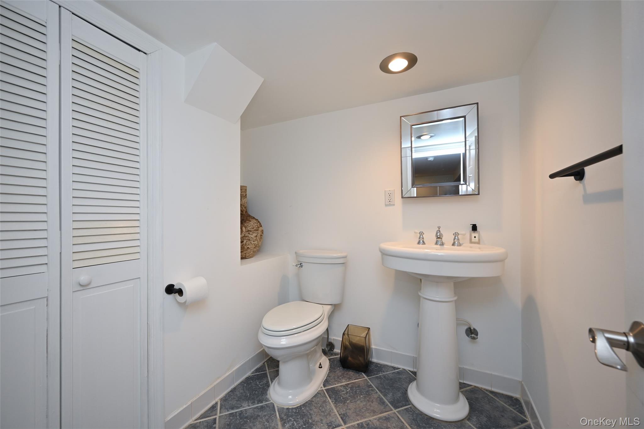 #16 photo, 165-05 67th Avenue, Fresh Meadows , NY 11365