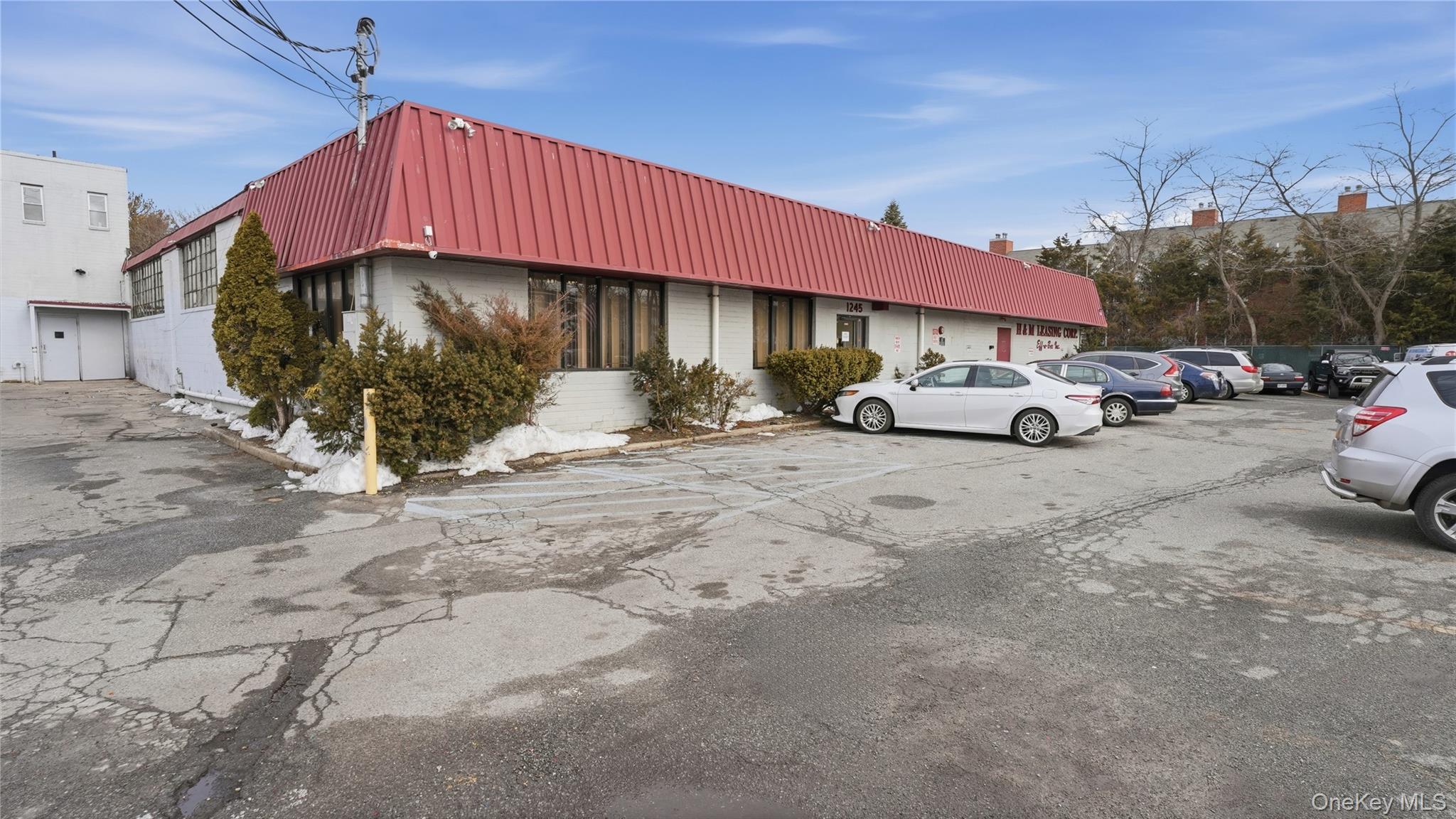 #4 photo, 1245 Marconi Boulevard, Copiague , NY 11726