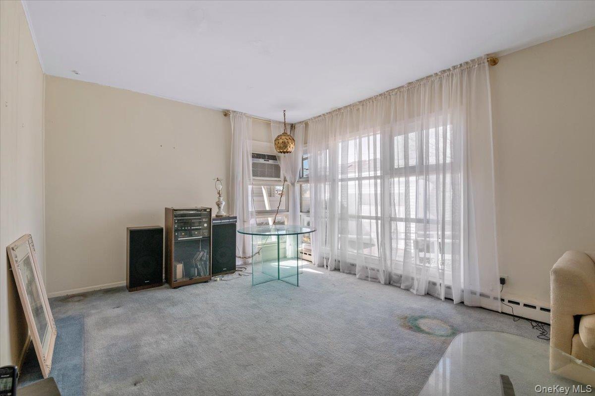 #13 photo, 450 Chestnut Lane, East Meadow , NY 11554