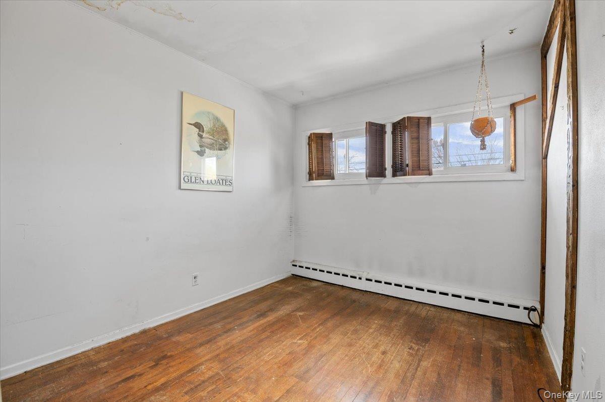 #16 photo, 450 Chestnut Lane, East Meadow , NY 11554